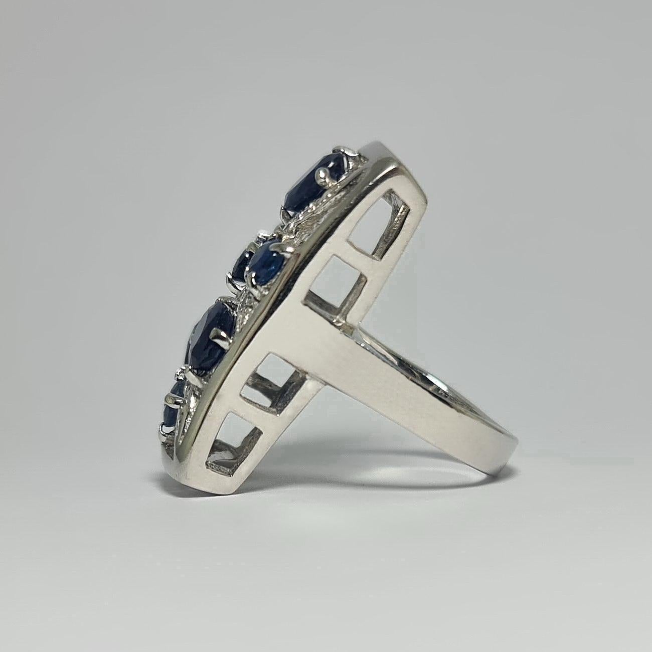 4+Ct natürlicher blauer Saphir Art Deco .925 Sterlingsilber  Ring mit rhodiniertem Platin (Ovalschliff) im Angebot