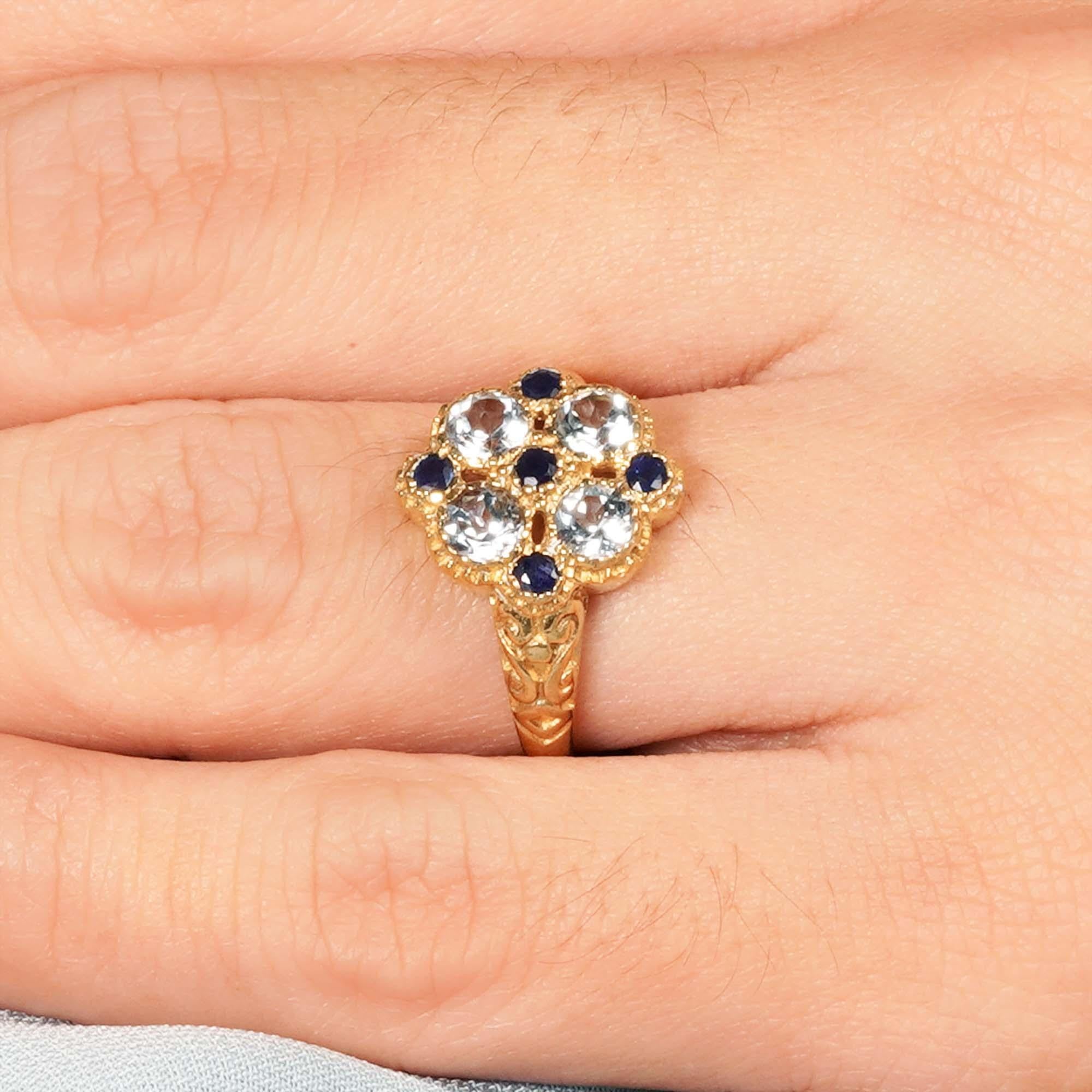 Im Angebot: Vintage-Cluster-Ring aus massivem 9K Gold mit natürlichem blauem Topas und blauem Saphir im Vintage-Stil () 9