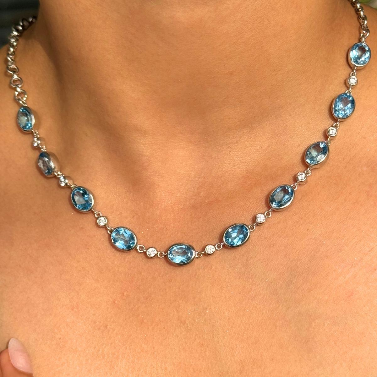 Taglio ovale Collana nuziale a stazione con topazio blu naturale e zirconi in argento 925 in vendita