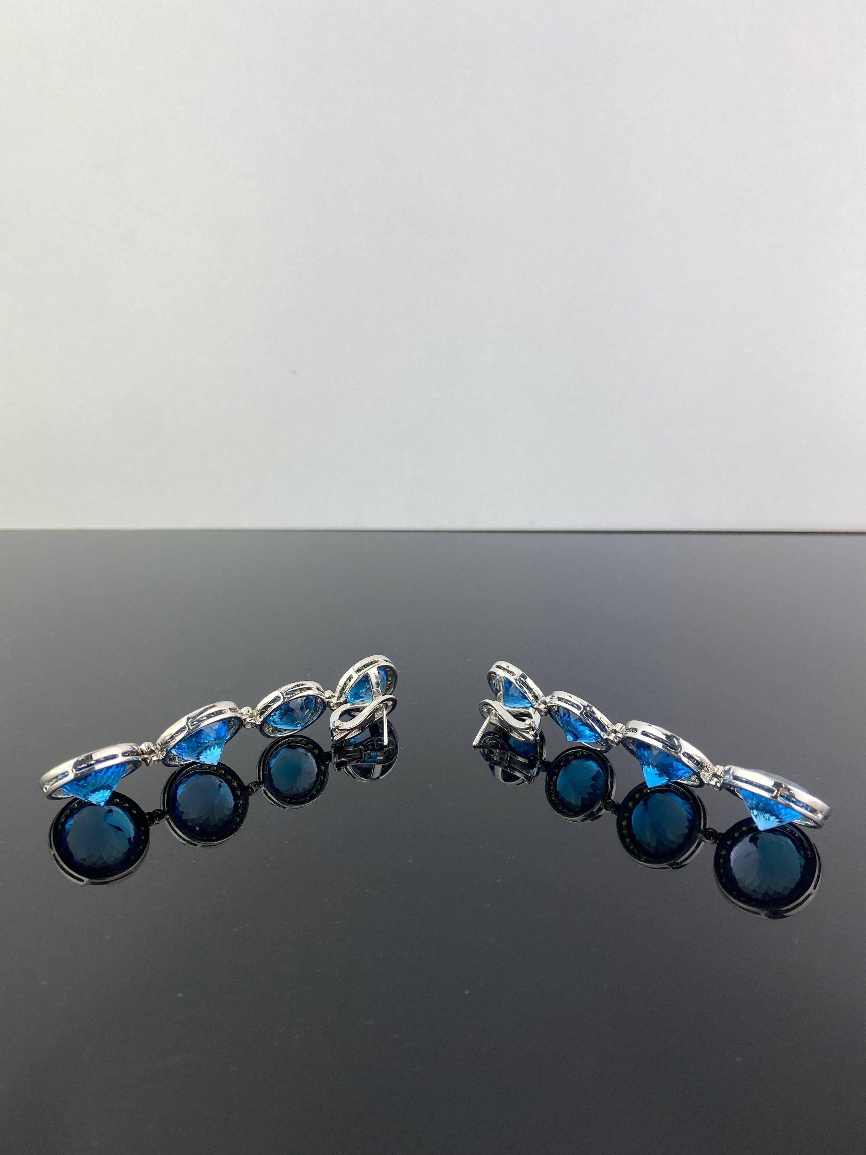 Natural Blue Topaz and Green Garnet Dangle Earrings In New Condition In Bangkok, Thailand