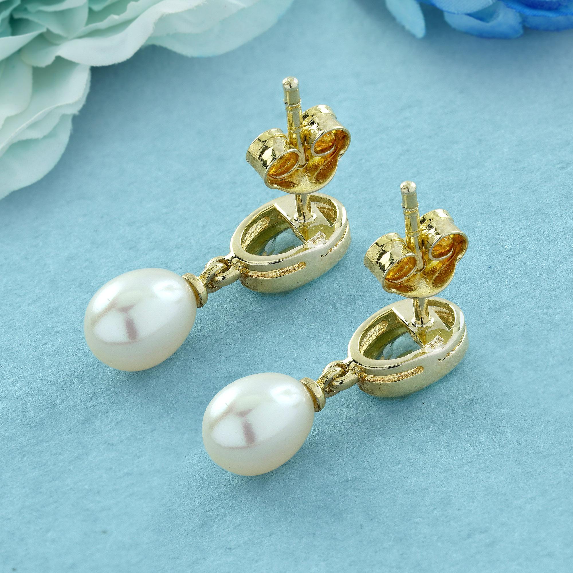 Taglio ovale Orecchini pendenti con perle e topazio blu naturale in oro giallo 9 carati in vendita