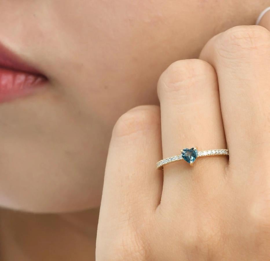 Natural blue topaz diamond ring in 18k gold im Angebot 2