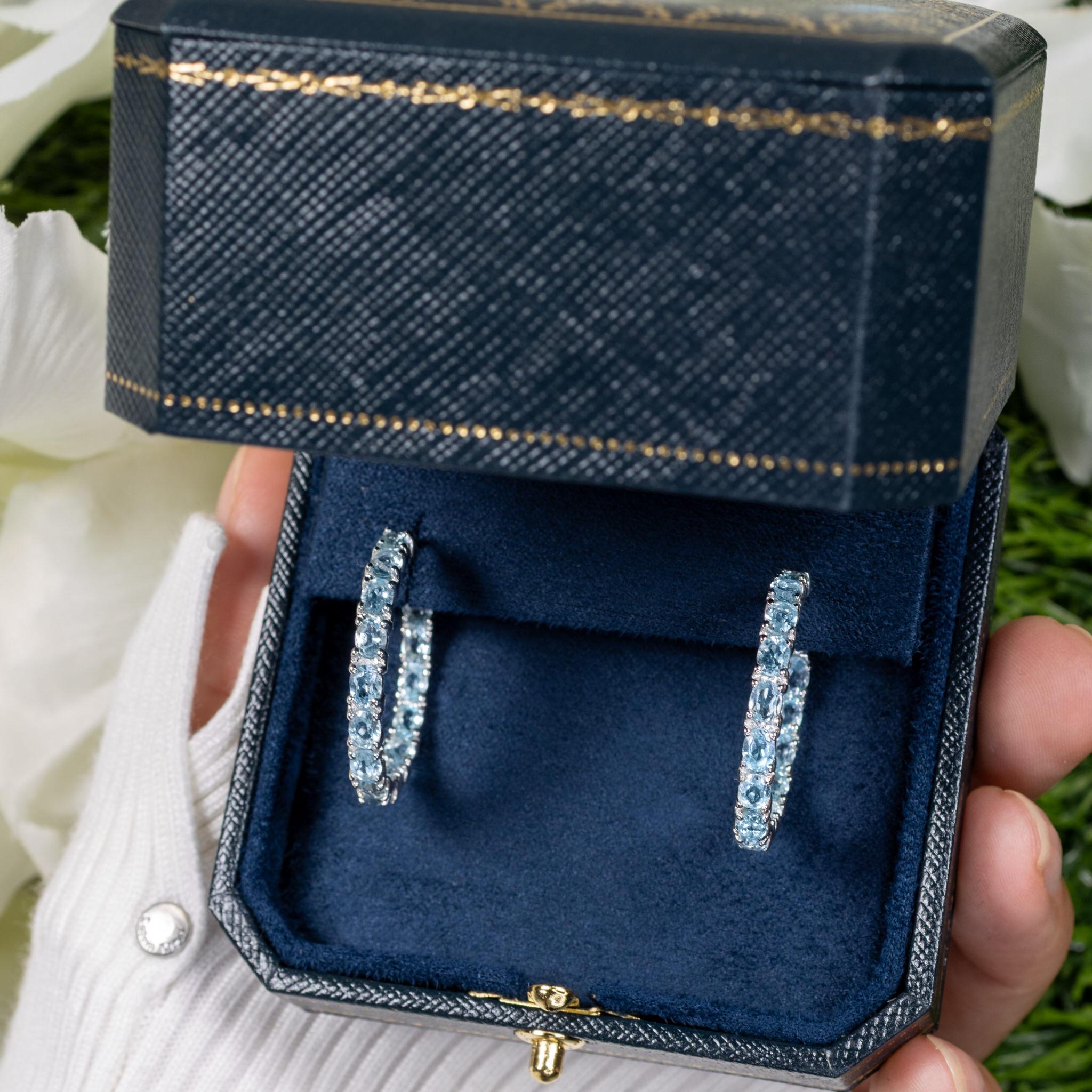 Blue Topaz Hoop Earrings 5.68 Carats Sterling Silver Corte oval en venta