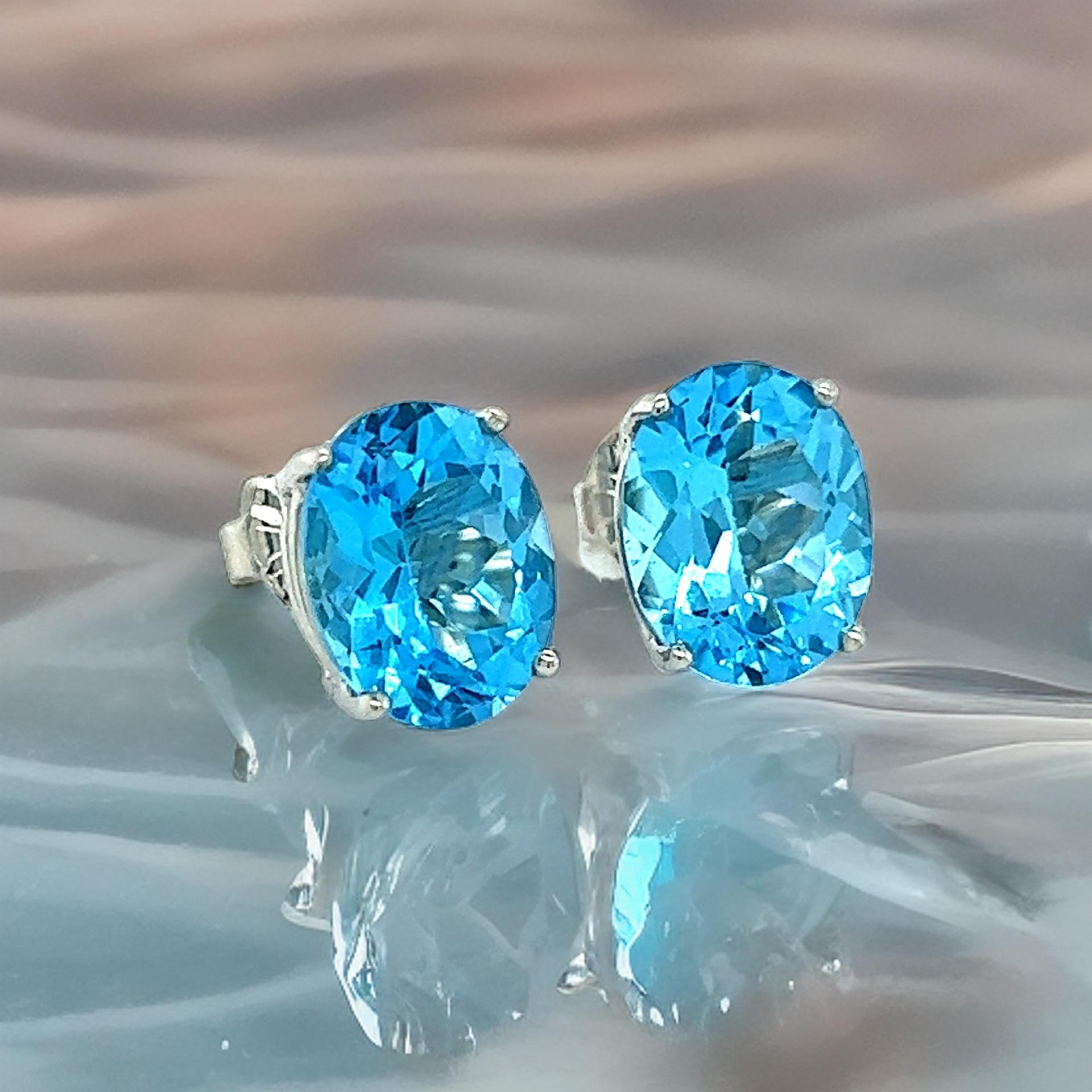 Orecchini a perno di topazio blu naturale in oro bianco 14k 5,79 TW certificati in vendita 3