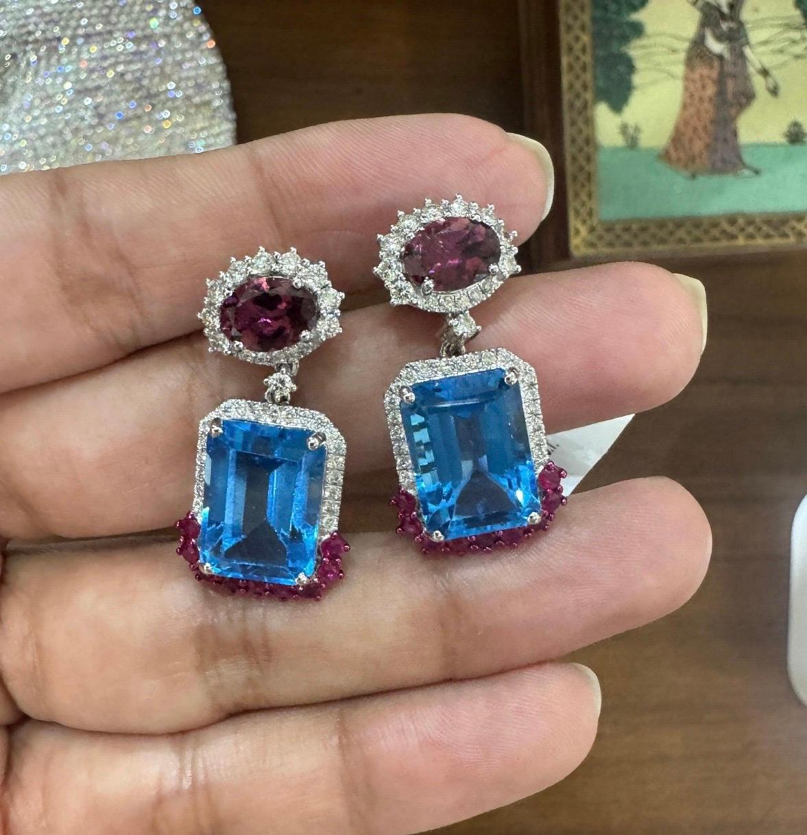 Boucle d'oreille en or 18k avec topaze bleue naturelle, tourmaline et diamant Neuf - En vente à jaipur, IN