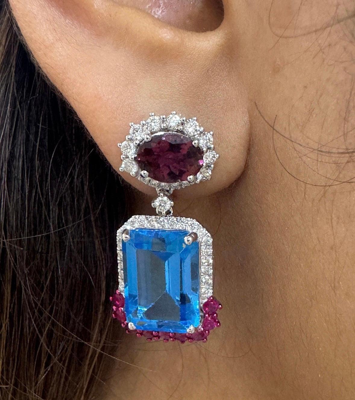 Boucle d'oreille en or 18k avec topaze bleue naturelle, tourmaline et diamant en vente 2