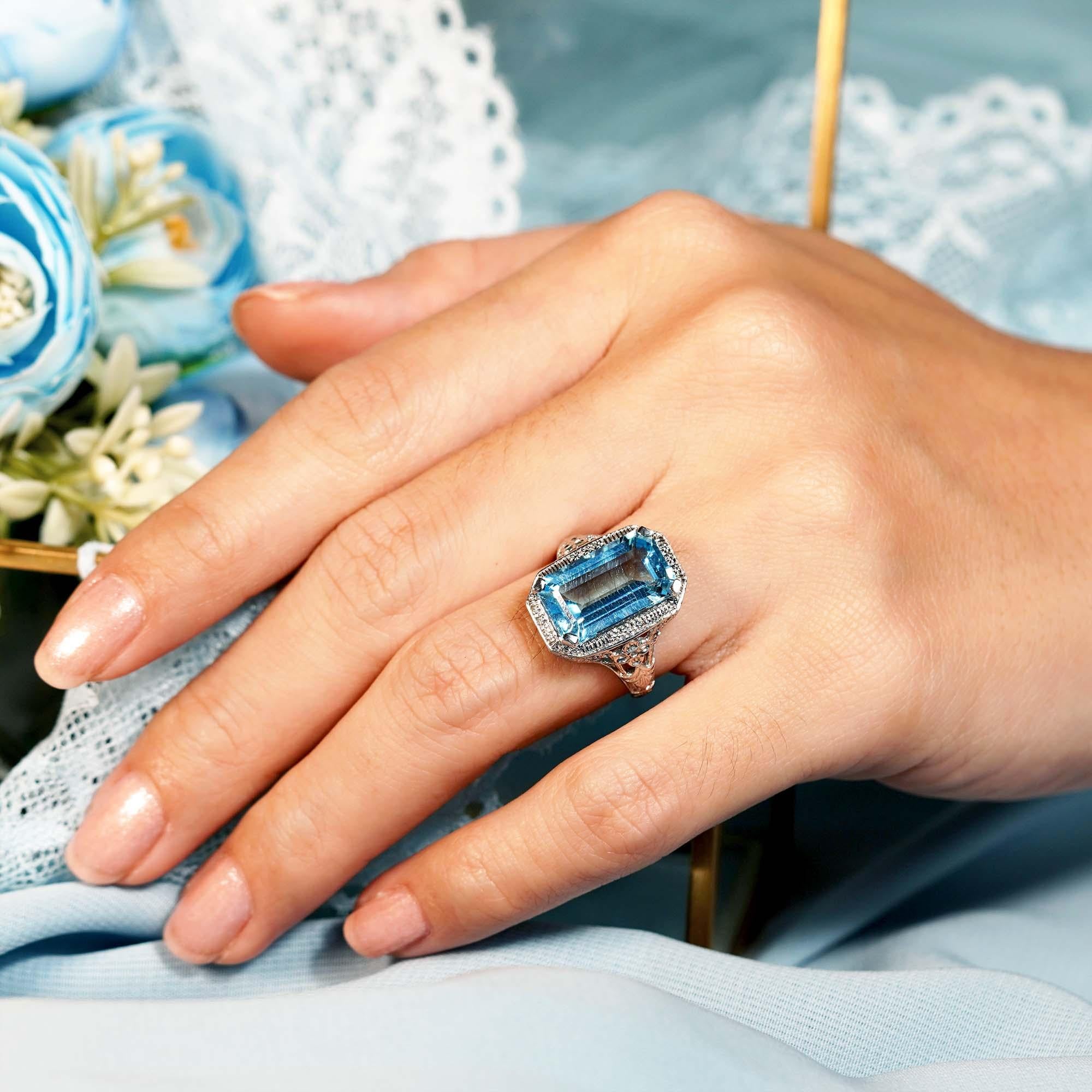 Bague cocktail de style vintage en or blanc massif 9 carats avec topaze bleue naturelle en vente 1