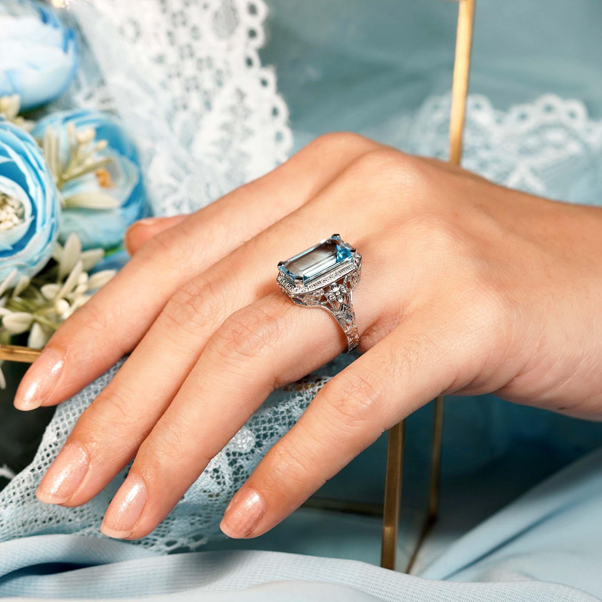 Bague cocktail de style vintage en or blanc massif 9 carats avec topaze bleue naturelle en vente 3