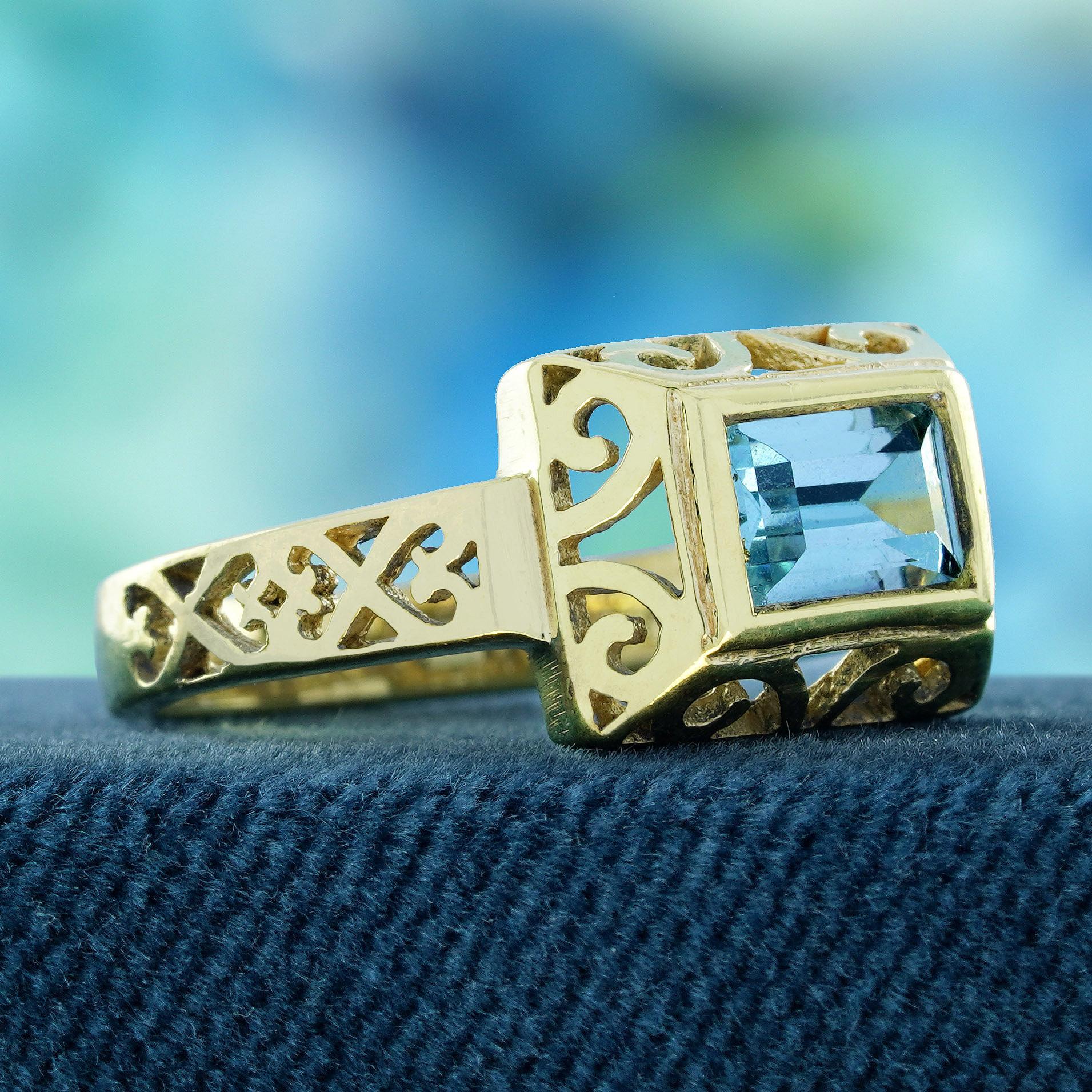Édouardien Bague filigrane de style vintage en or jaune massif 9 carats avec topaze bleue naturelle en vente