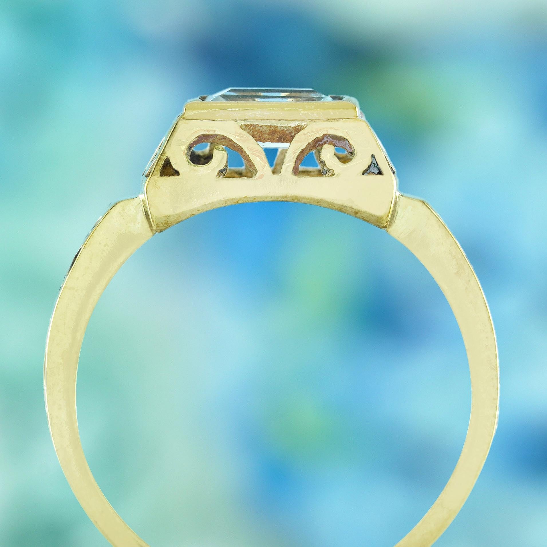 Bague filigrane de style vintage en or jaune massif 9 carats avec topaze bleue naturelle Neuf - En vente à Bangkok, TH