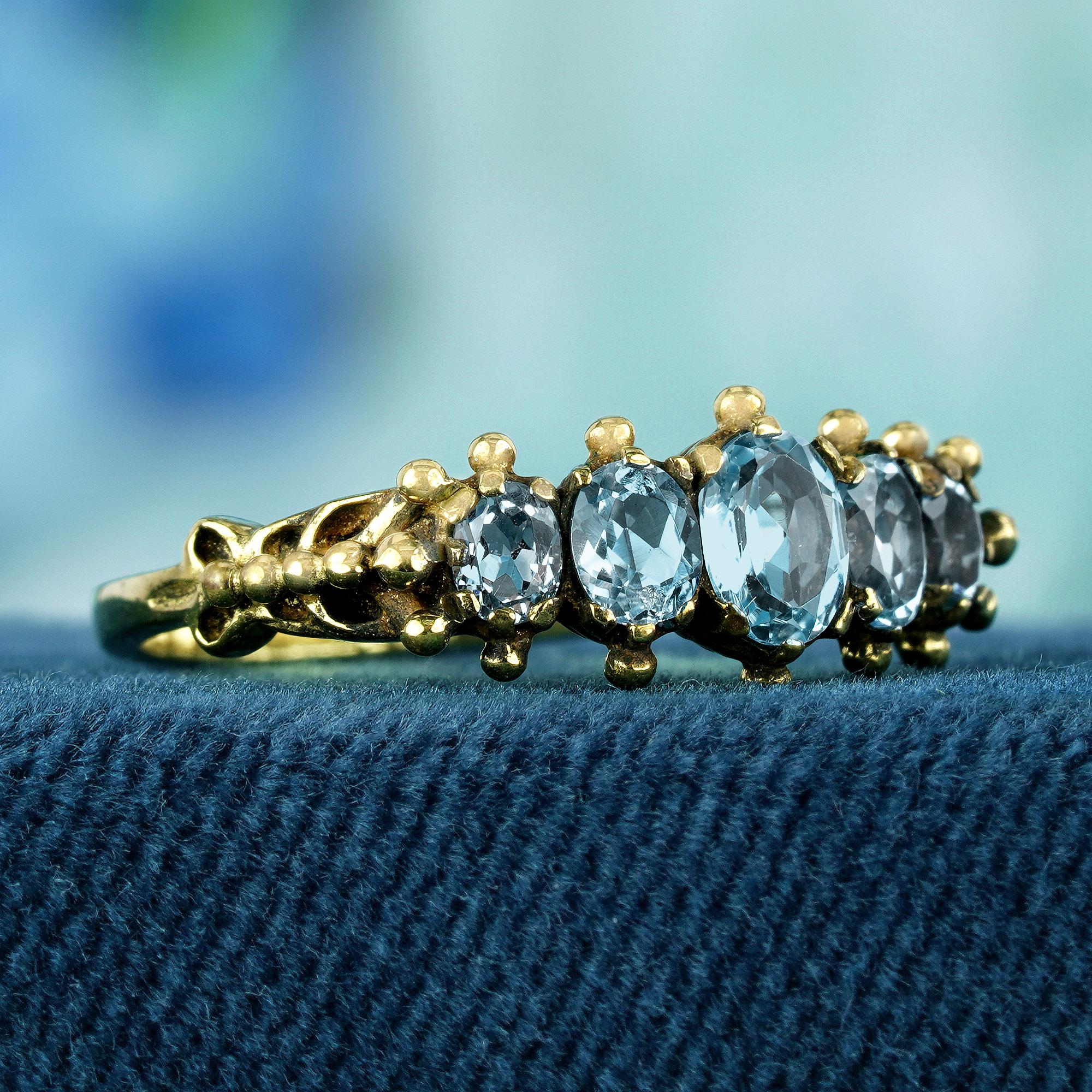 Natürlicher blauer Topas im Vintage-Stil Fünf-Stein-Ring aus massivem 9K Gelbgold (Edwardian) im Angebot