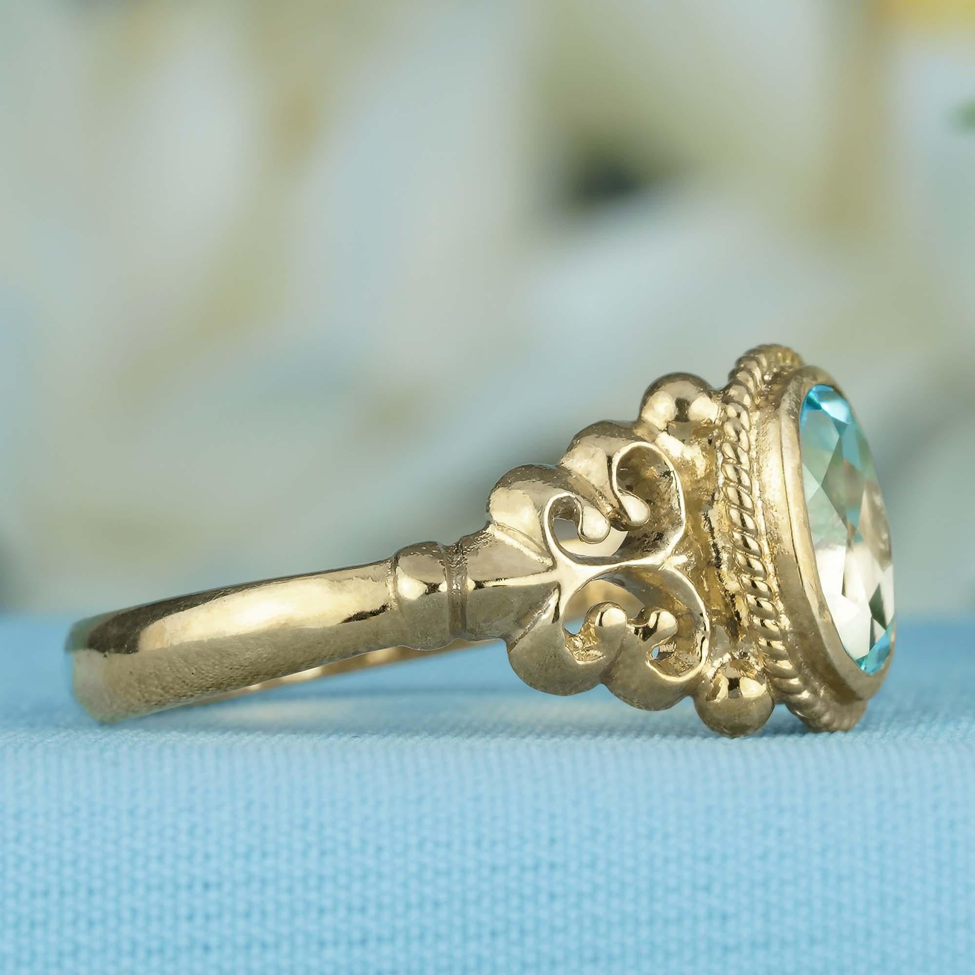 Taille ovale Bague de style vintage en or jaune 9 carats massif avec topaze bleue naturelle en vente