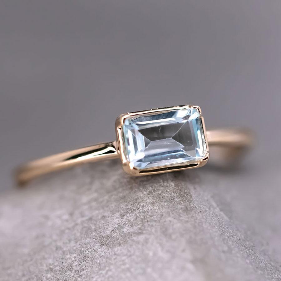 Natürlicher blauer Topas Ehering 14K Gelbgold Ring (Arts and Crafts) im Angebot