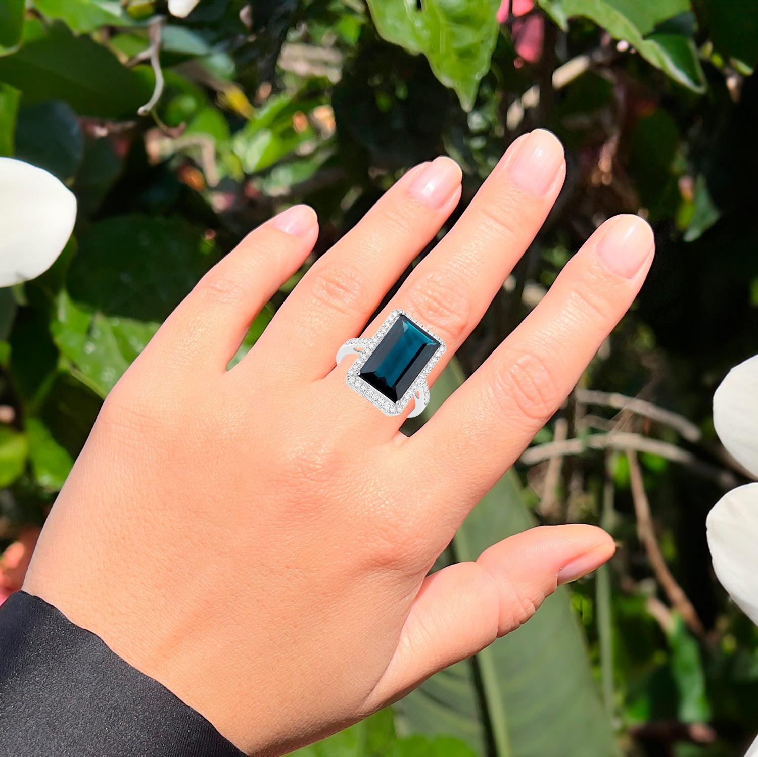 Contemporary Blue Tourmaline Ring With Diamonds 7.98 Carats 14K White Gold For Sale