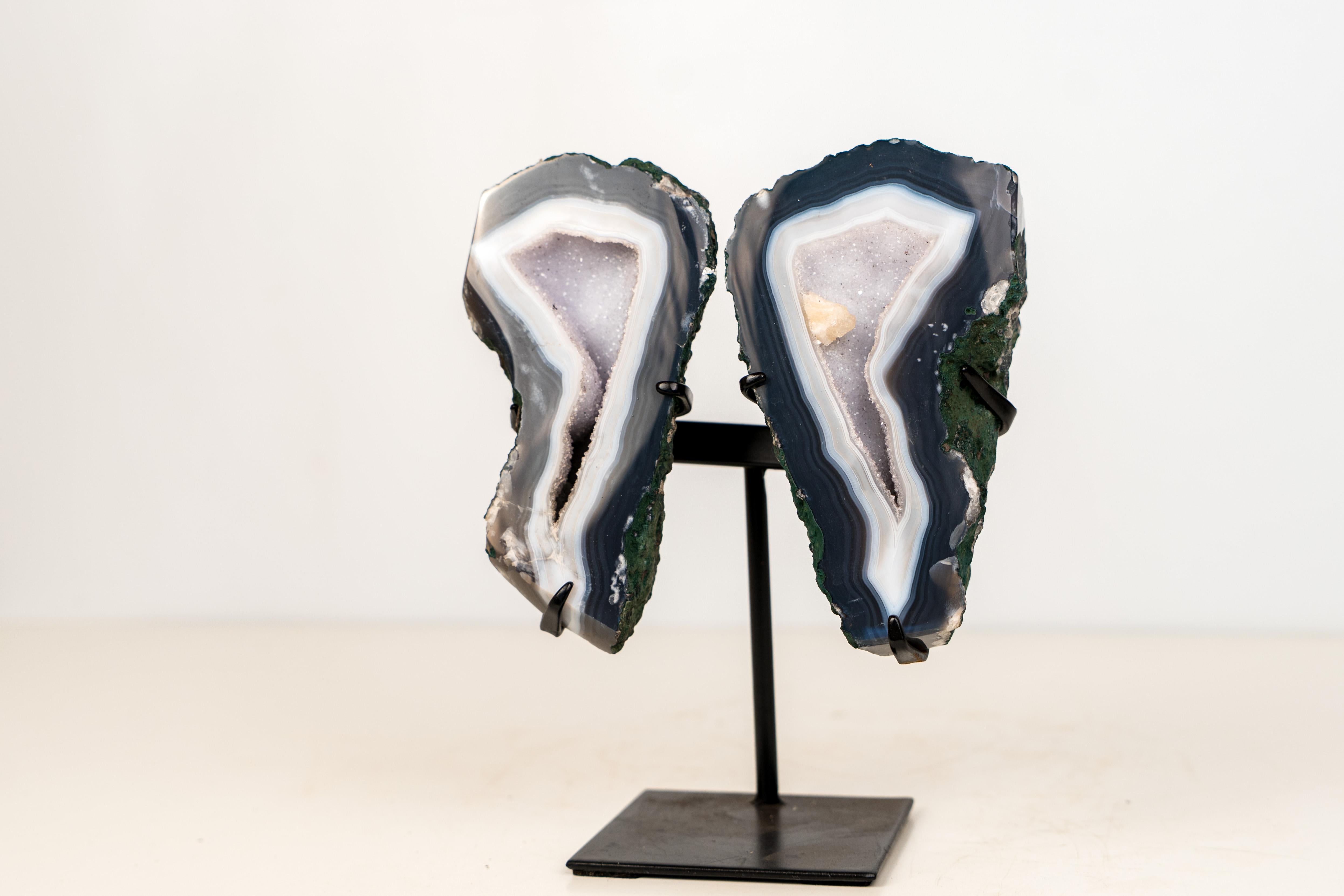 XXI secolo e contemporaneo Natural Blue & White Lace Agate Geode Wings with White Galaxy Druzy in vendita