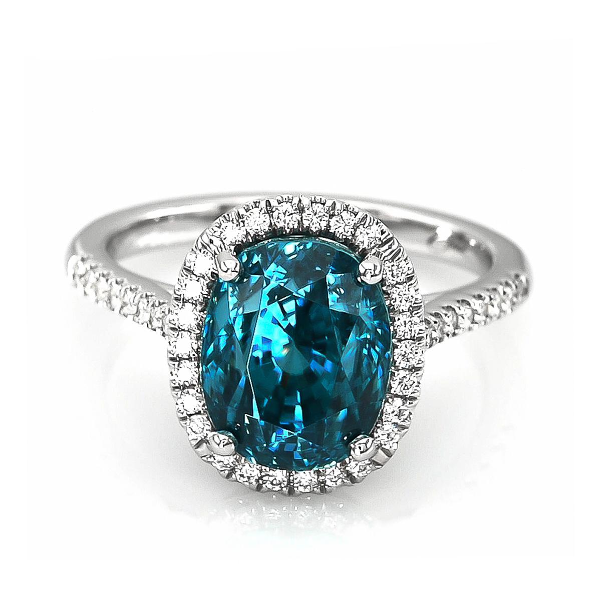 Natürlicher blauer Zirkon 7,79 Karat Diamanten in 14K Weißgold Ring gefasst im Zustand „Neu“ in Los Angeles, CA