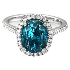Bague en or blanc 14 carats sertie d'un zircon bleu naturel de 7,79 carats
