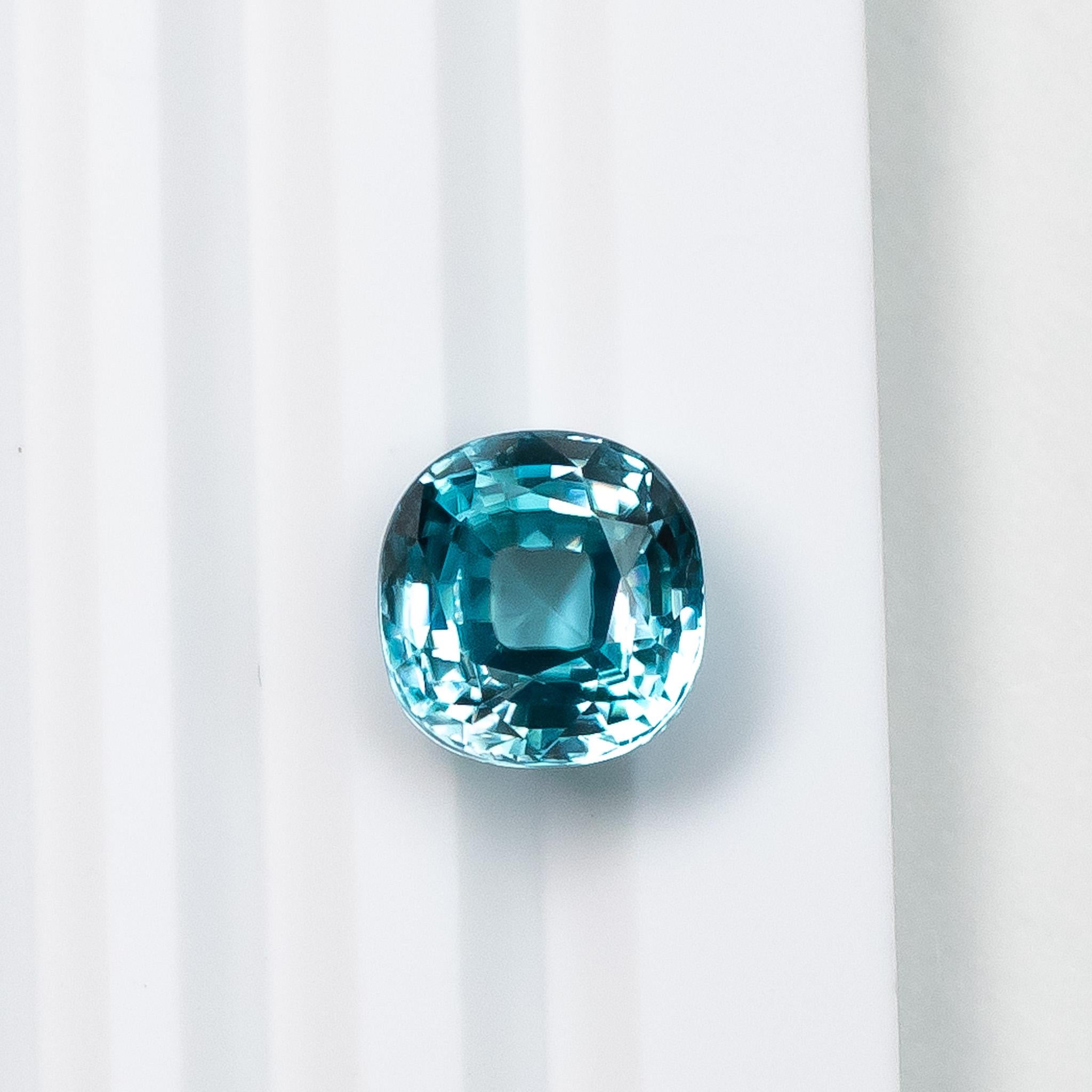 Natural Blue Zircon and Diamond Ring in Platinum For Sale 2
