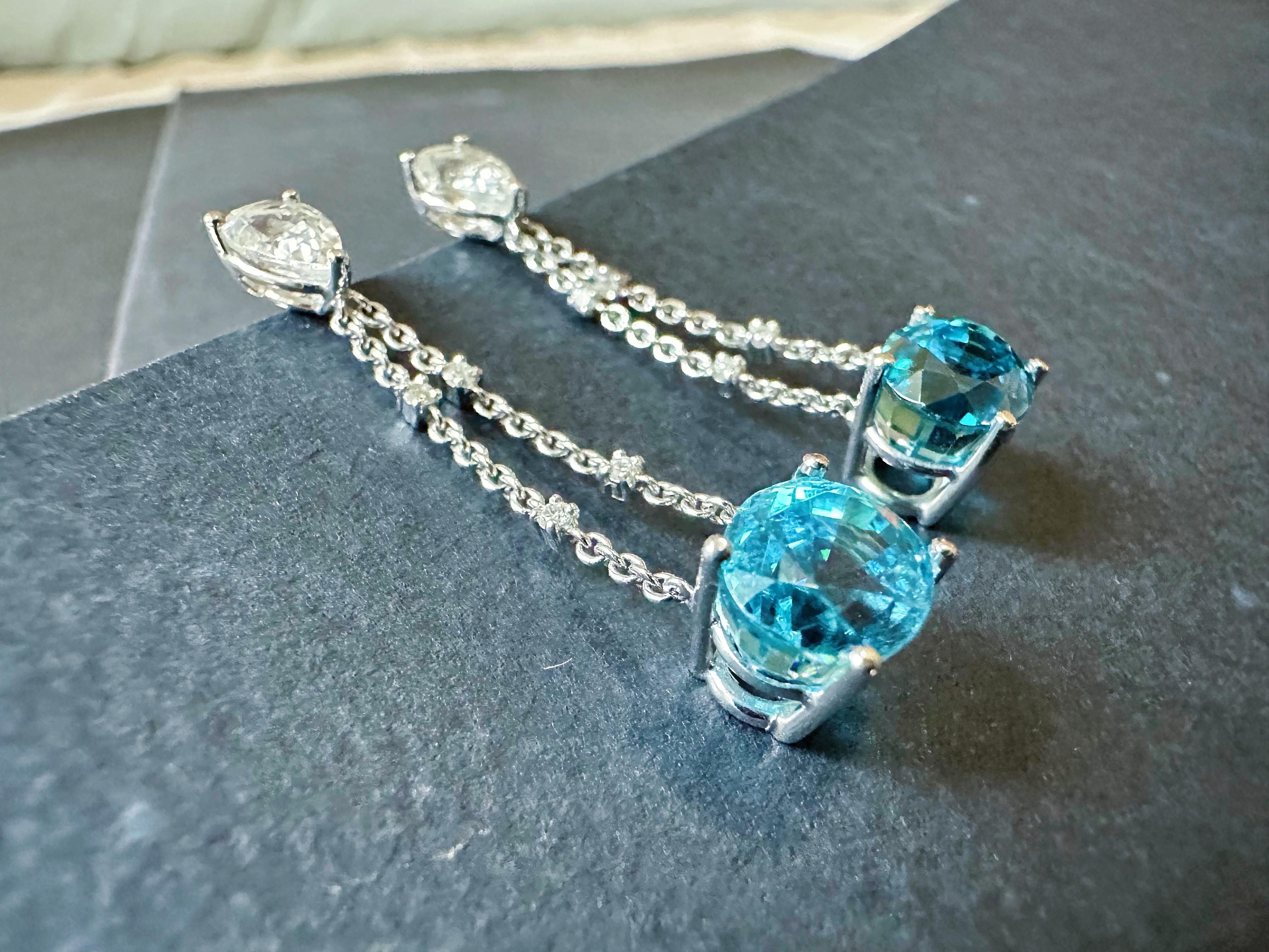 Natural Blue Zircon and White Sapphire Drop Earrings in 18K White Gold Diamond in vendita 4