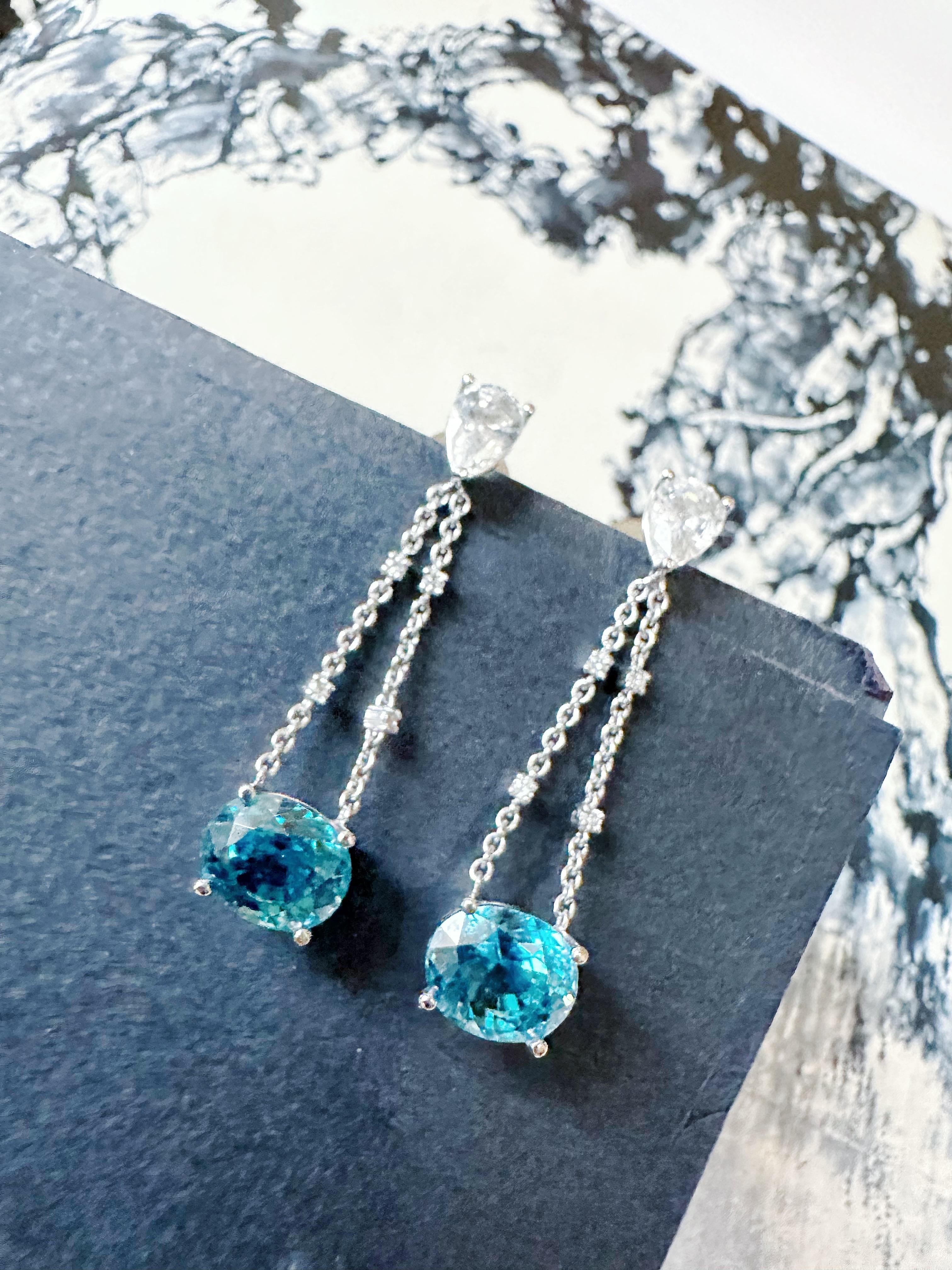 Natural Blue Zircon and White Sapphire Drop Earrings in 18K White Gold Diamond in vendita 5