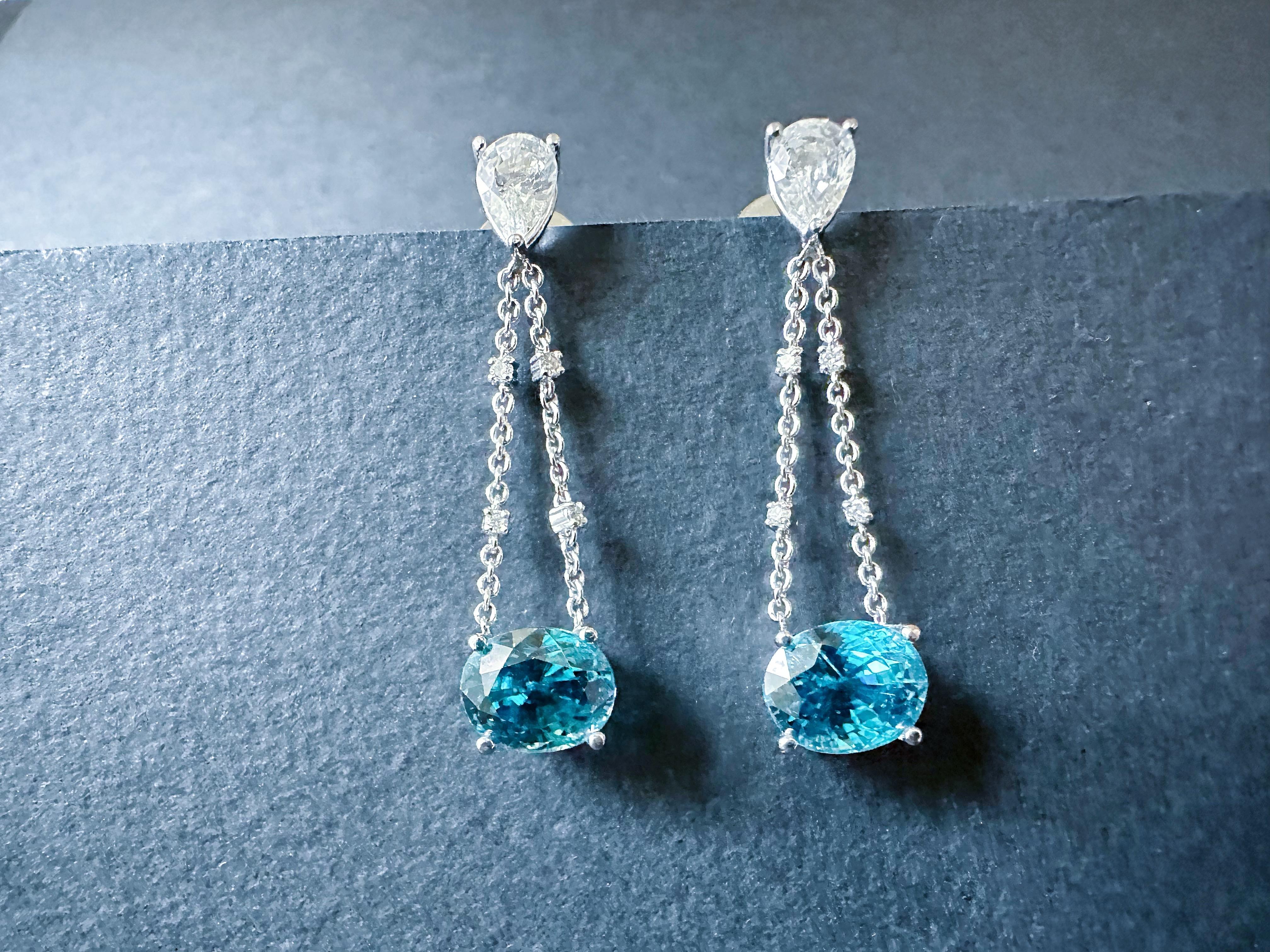 Natural Blue Zircon and White Sapphire Drop Earrings in 18K White Gold Diamond In condizioni Nuovo in vendita a Kowloon, HK