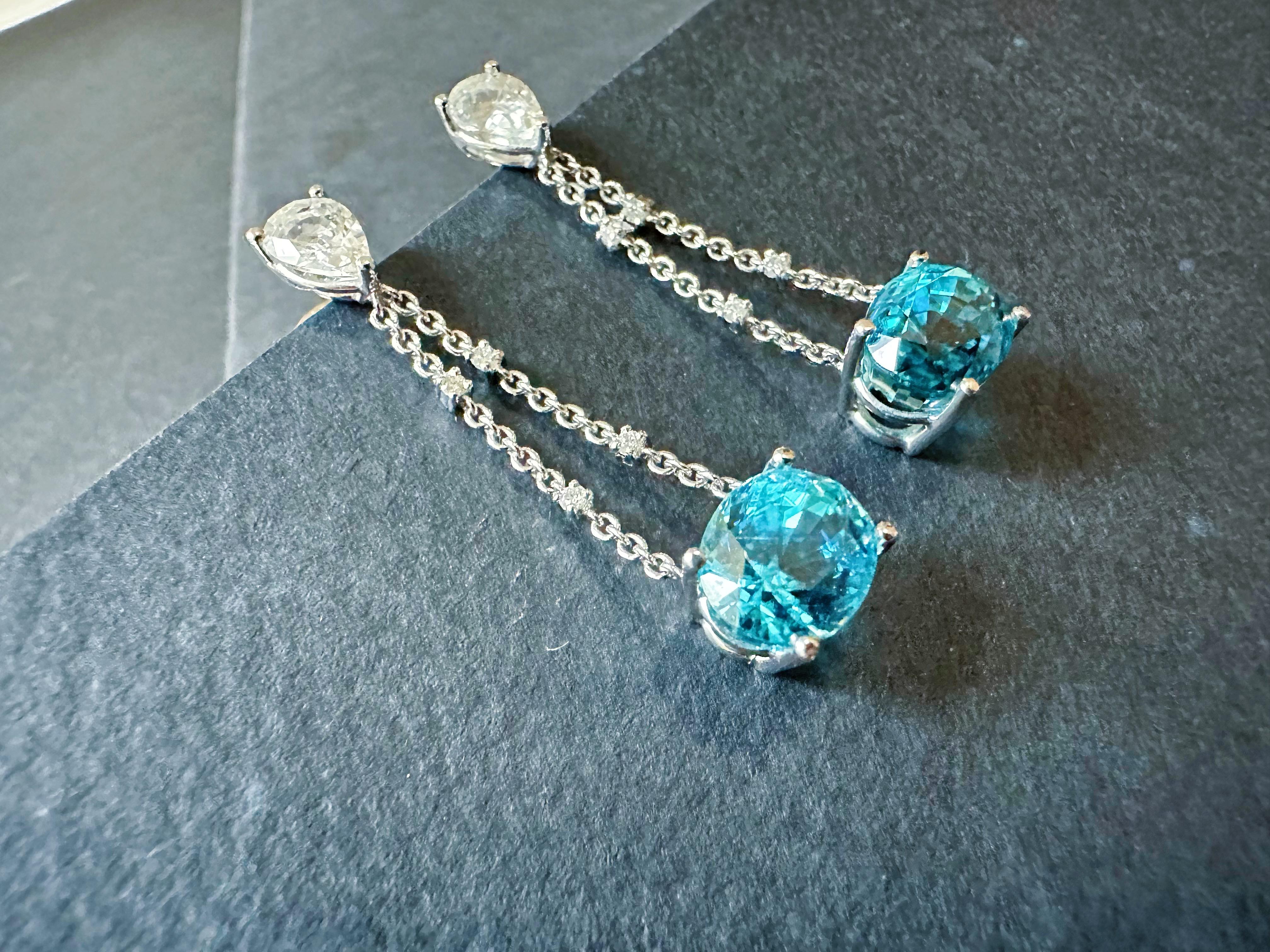 Natural Blue Zircon and White Sapphire Drop Earrings in 18K White Gold Diamond in vendita 2