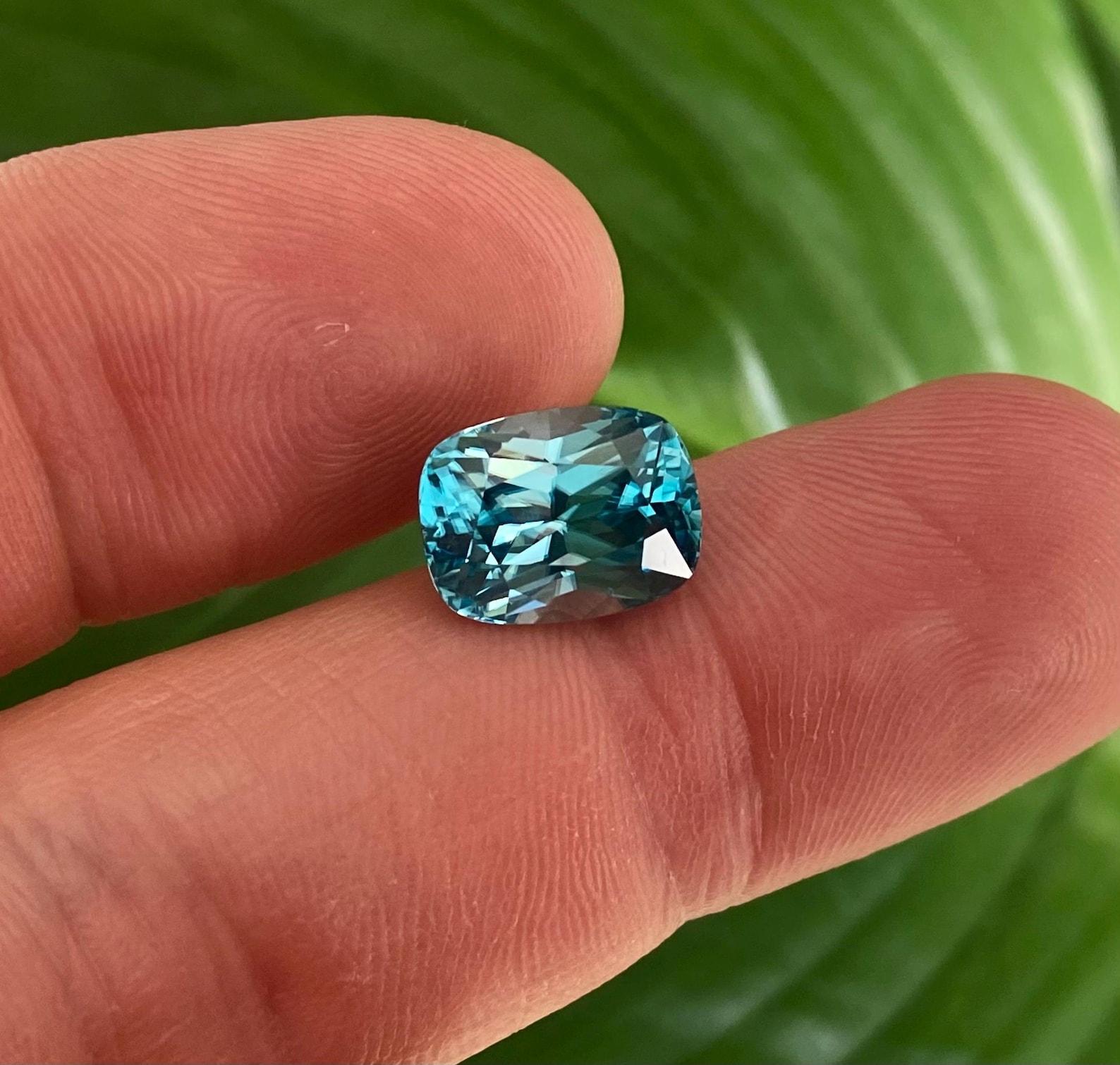 Taglio cuscino Zircone blu naturale dalla Cambogia 8,62 carati! Taglio a cuscino, Certificato GFCO! in vendita