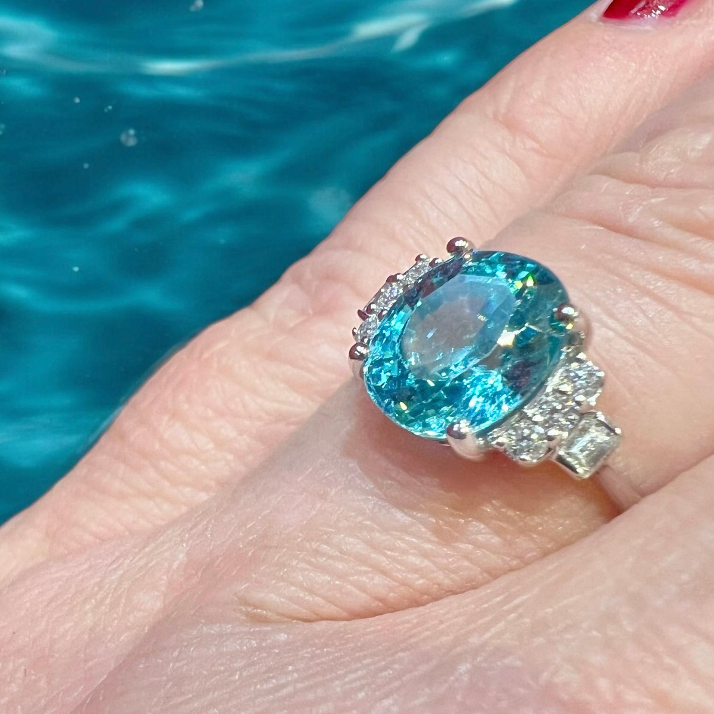 Refined ring in 18 carat white gold set in its center with a superb natural blue zircon of 4.32 ct surrounded by a paving of diamonds for approximately 0.09 ct in total 
total weight: 3.99 gr 
size: 53 
resizing and delivery offered 
​​​​​​​videos