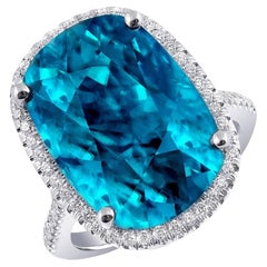 Natürlicher blauer Zirkonstein 26,88 Karat in 14K Weißgold Ring mit Diamanten gefasst