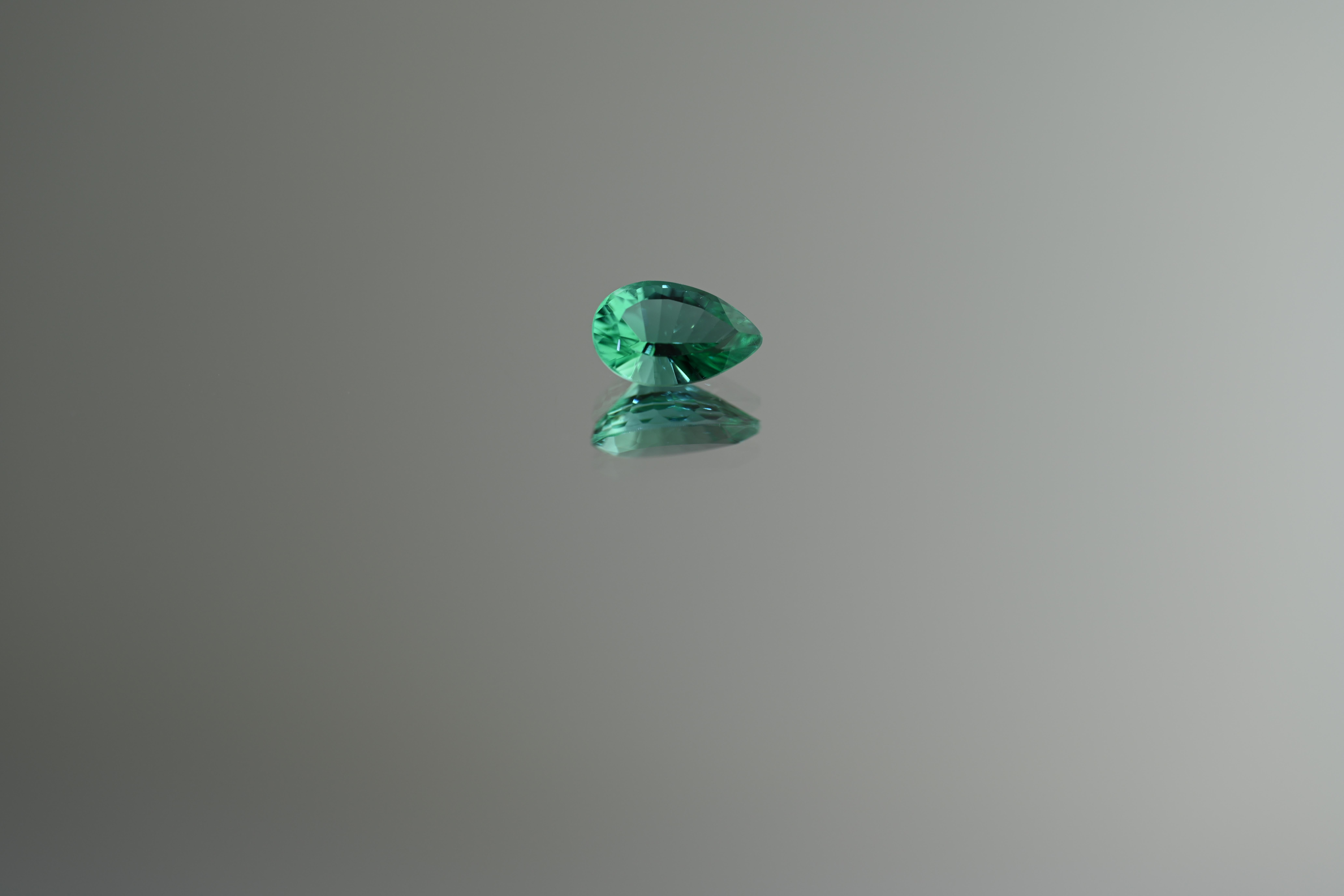 Tormalina brasiliana Paraiba certificata GIA da 0,91 carati, di colore verde-bluastro naturale in vendita 9