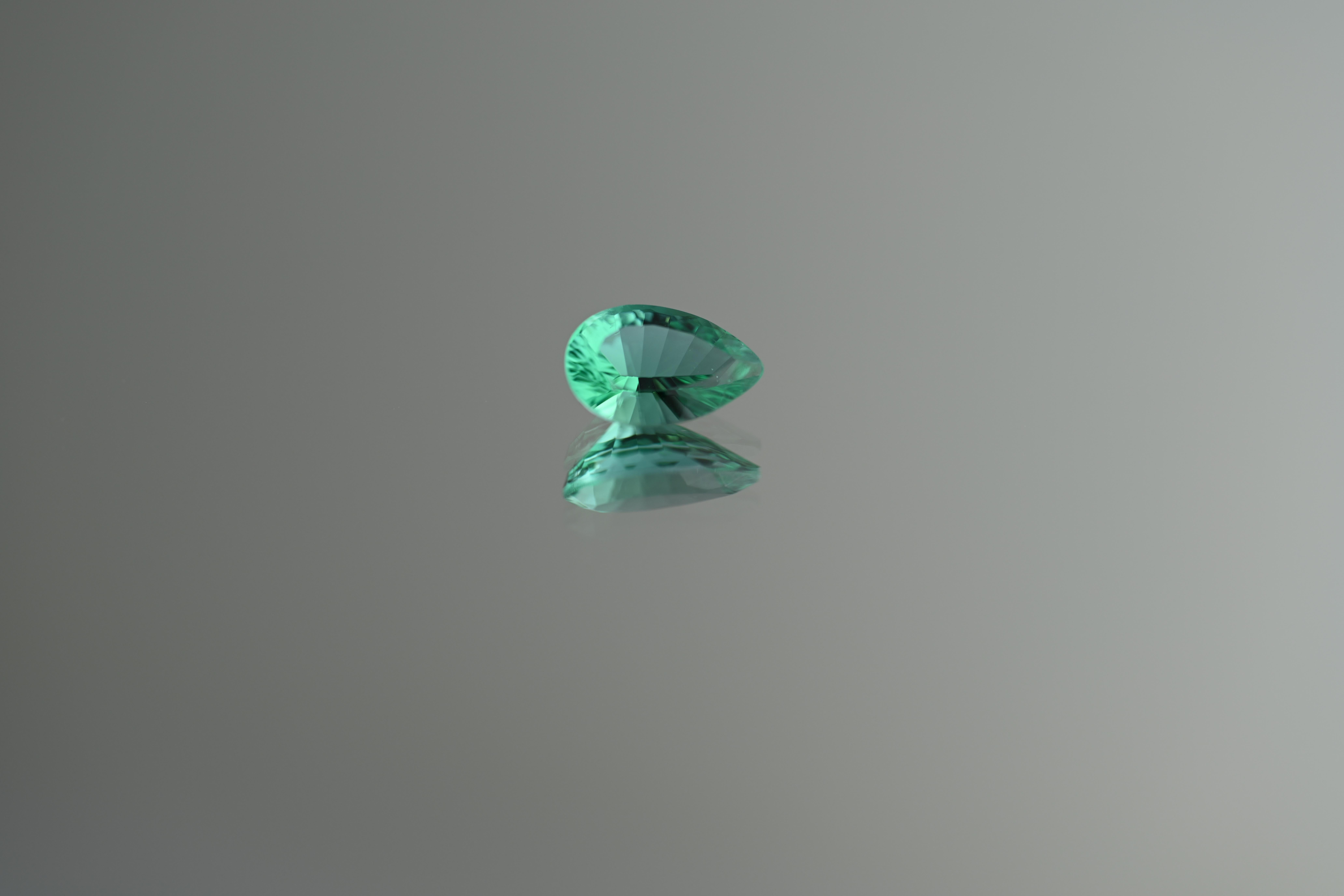 Tormalina brasiliana Paraiba certificata GIA da 0,91 carati, di colore verde-bluastro naturale in vendita 8