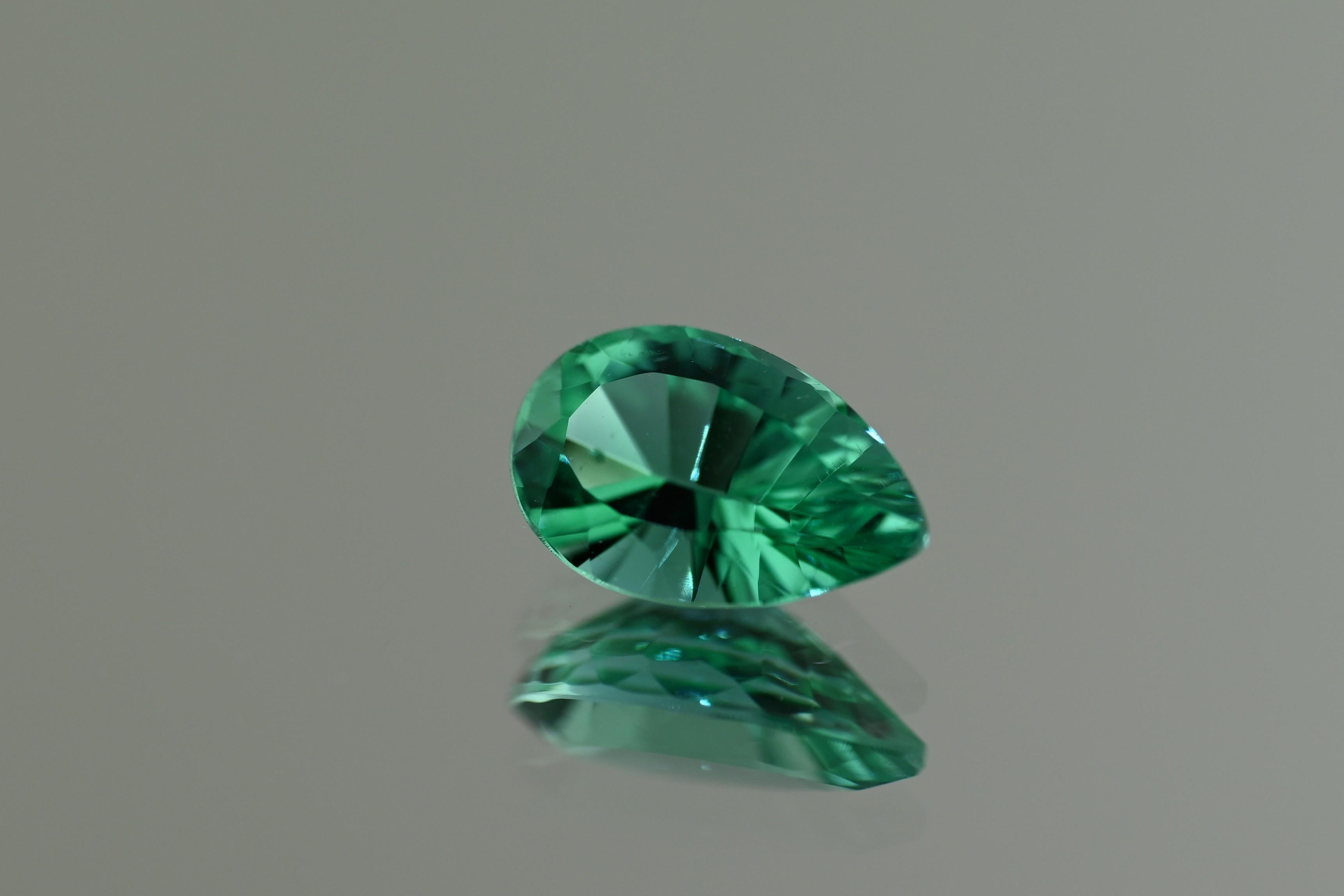 Tormalina brasiliana Paraiba certificata GIA da 0,91 carati, di colore verde-bluastro naturale in vendita 11