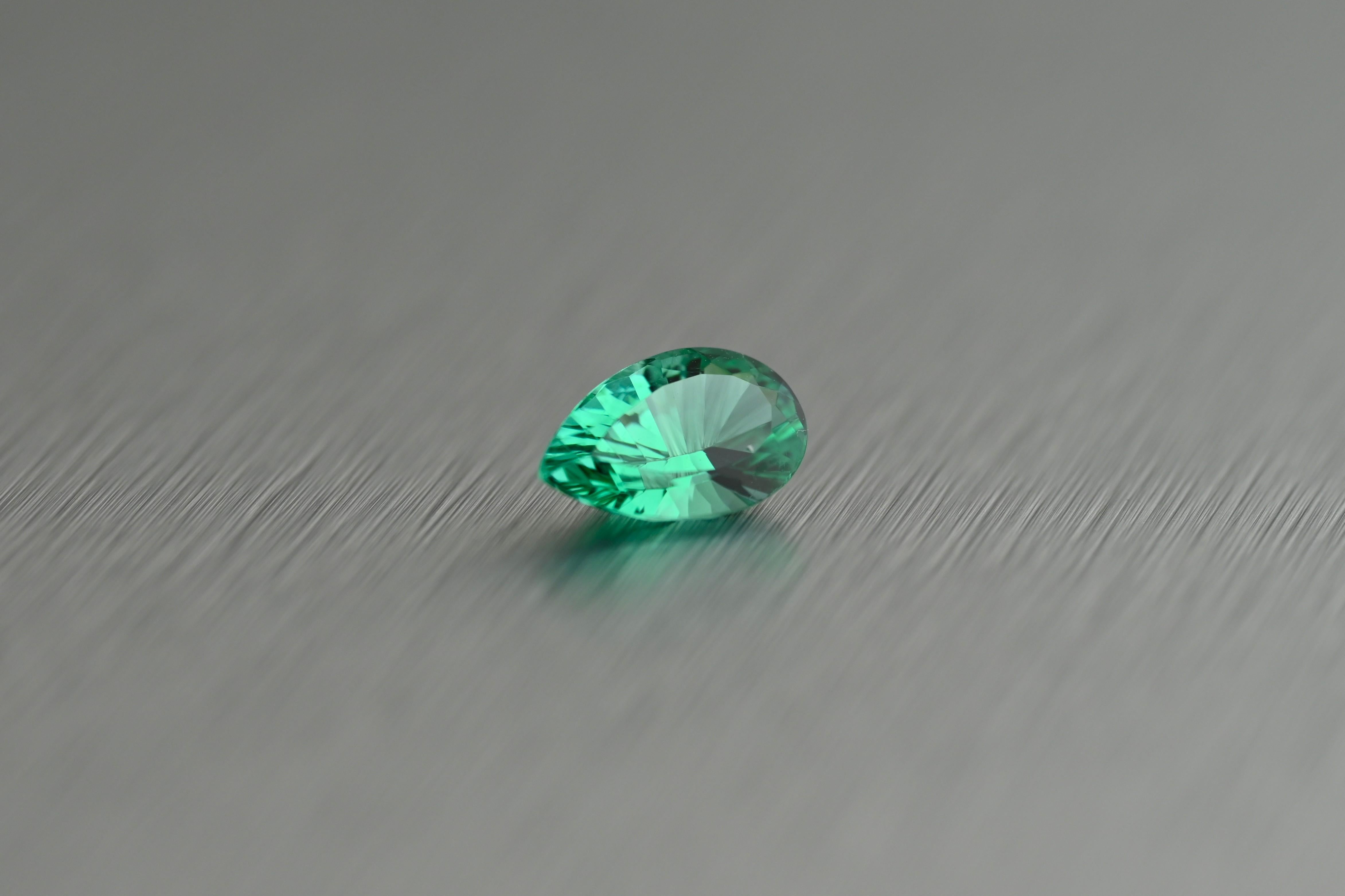 Tormalina brasiliana Paraiba certificata GIA da 0,91 carati, di colore verde-bluastro naturale in vendita 10