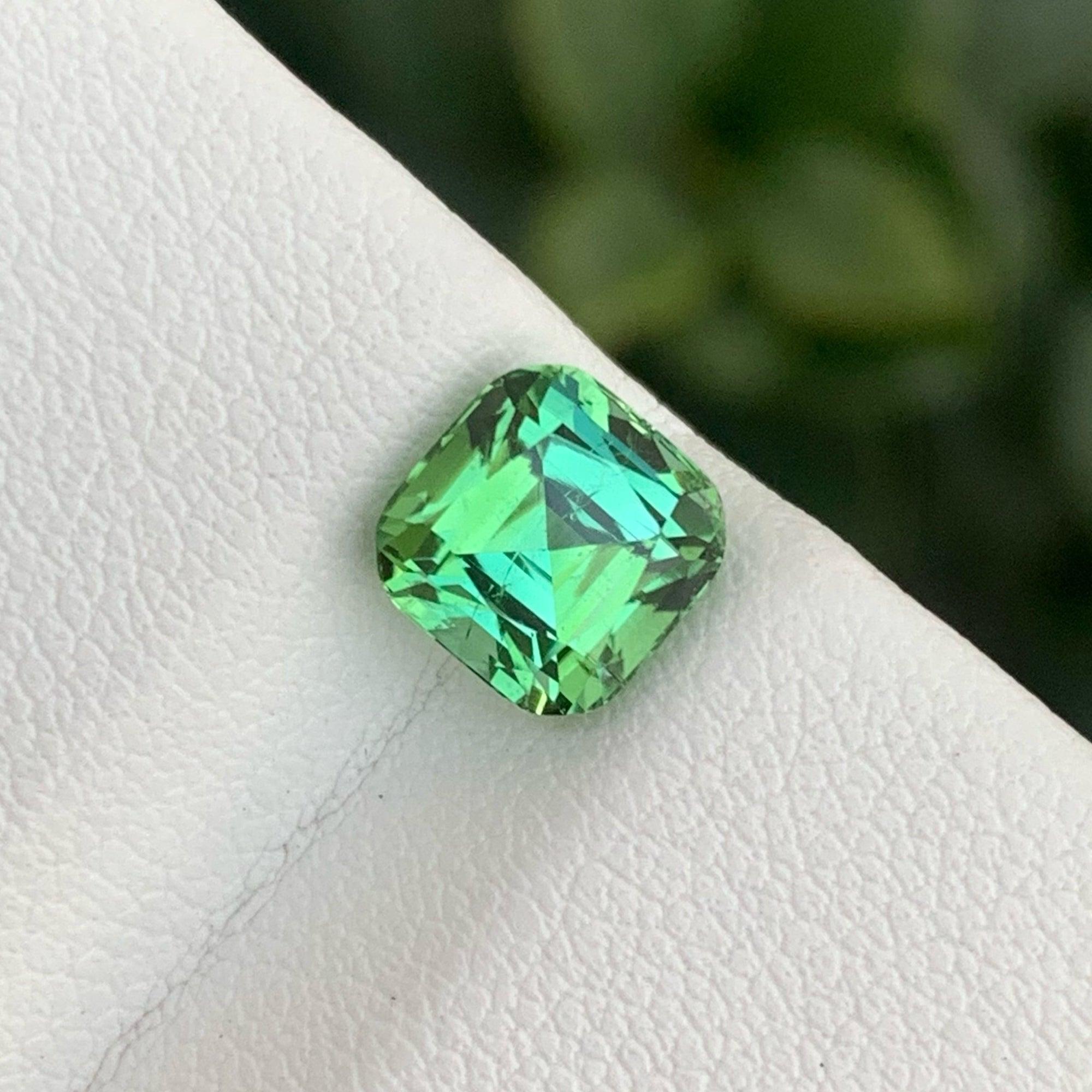 Natural Bluish Green Loose Tourmaline Gem 1.85 Ct Afghan Tourmaline for Jewelry In New Condition For Sale In Bangkok, TH