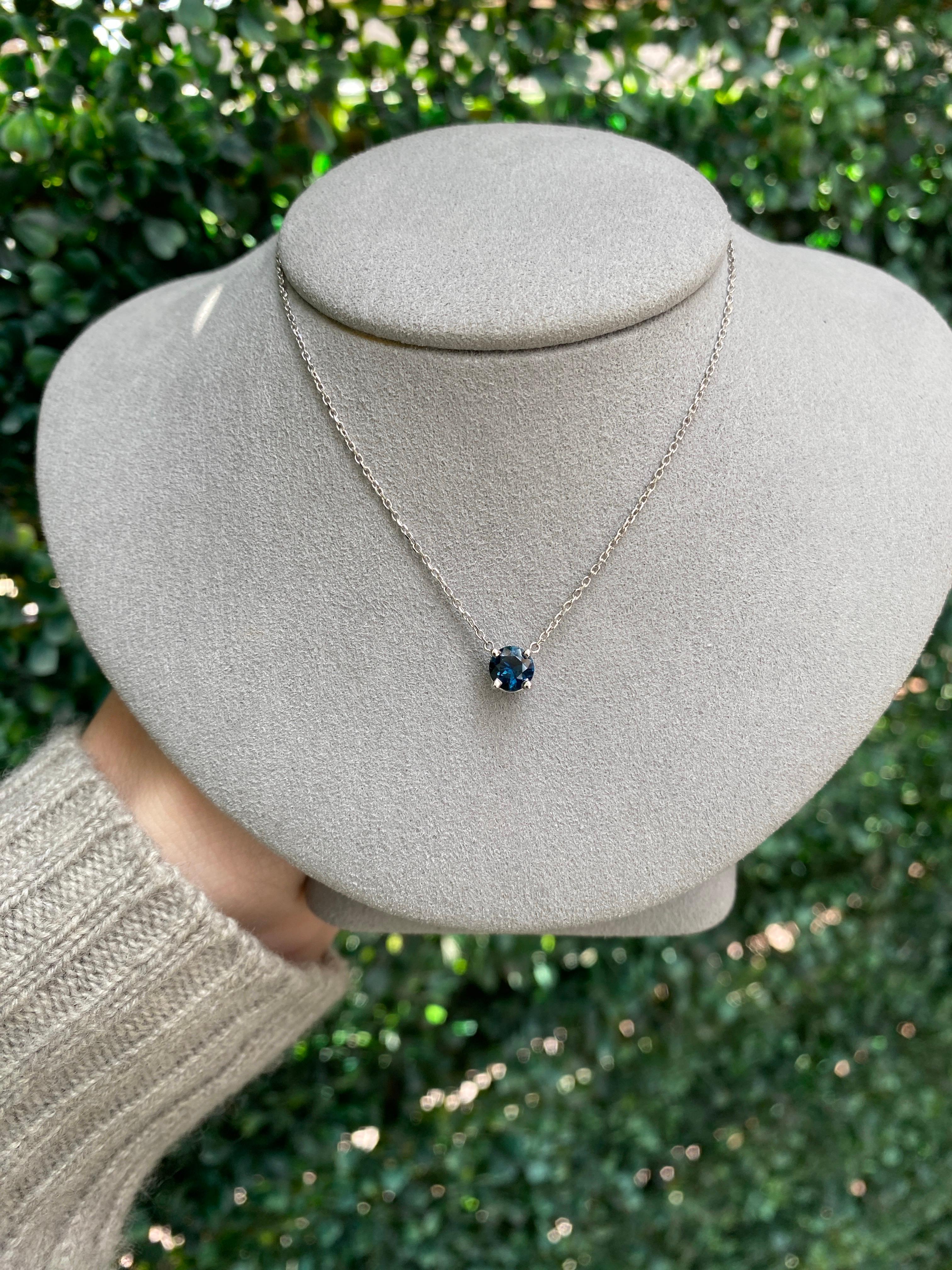 Collana con ciondolo in oro bianco 14 carati con zaffiro rotondo verde bluastro naturale in vendita 8