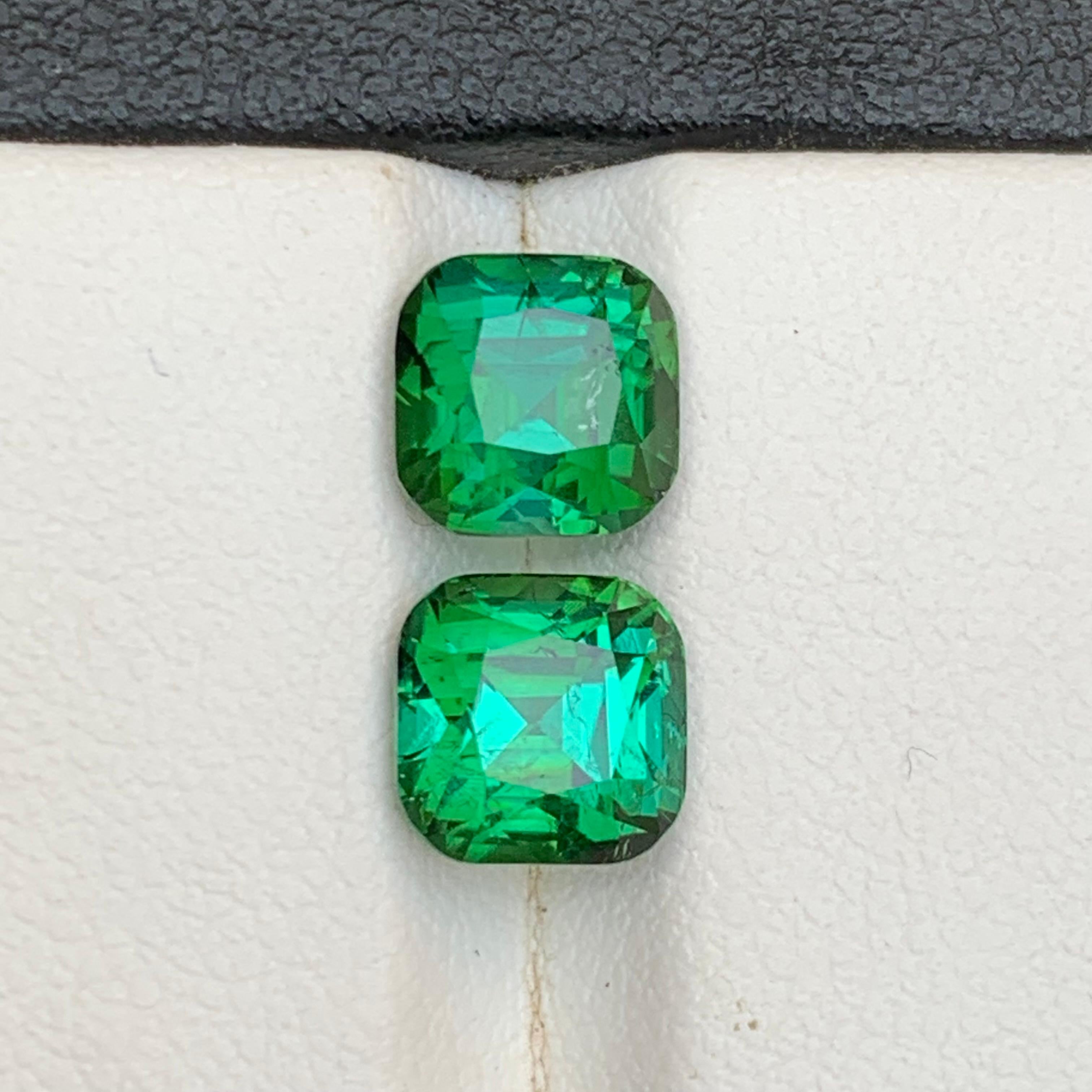 Tormalina verde naturale di tonalità bluastra da 4,59 carati con taglio a cuscino, coppia di gemme sciolte in vendita 5