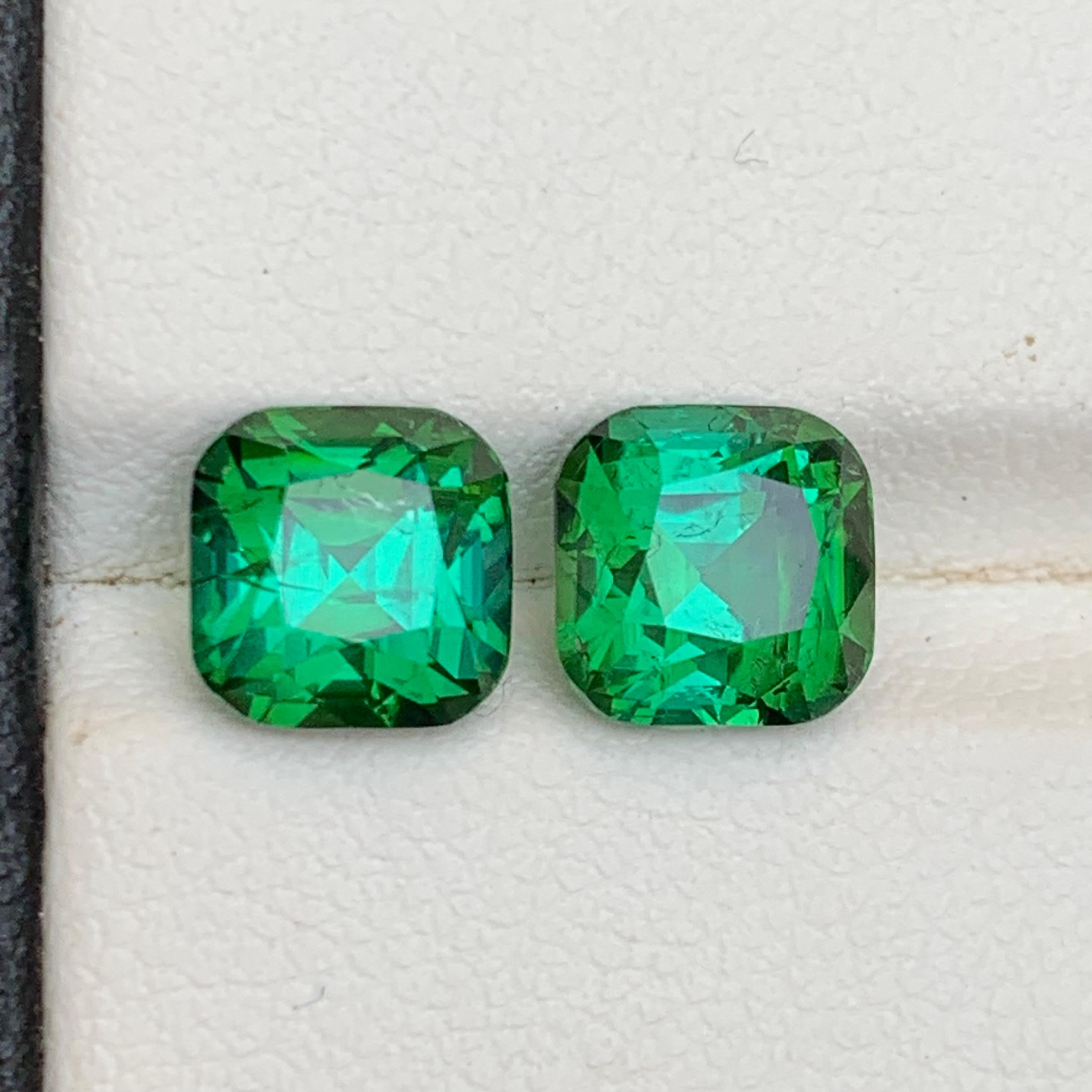 da uomo o donna Tormalina verde naturale di tonalità bluastra da 4,59 carati con taglio a cuscino, coppia di gemme sciolte in vendita