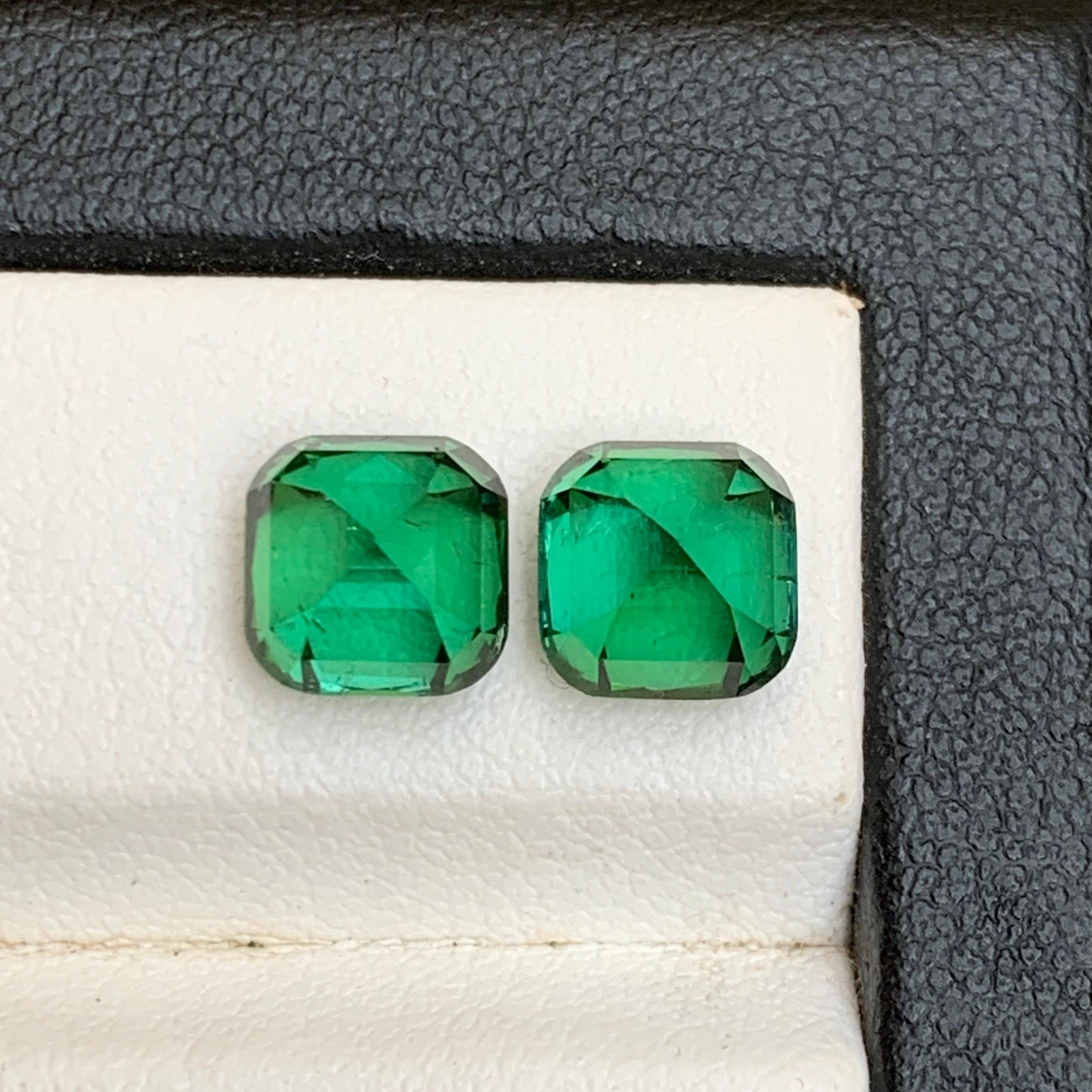 Tormalina verde naturale di tonalità bluastra da 4,59 carati con taglio a cuscino, coppia di gemme sciolte in vendita 1