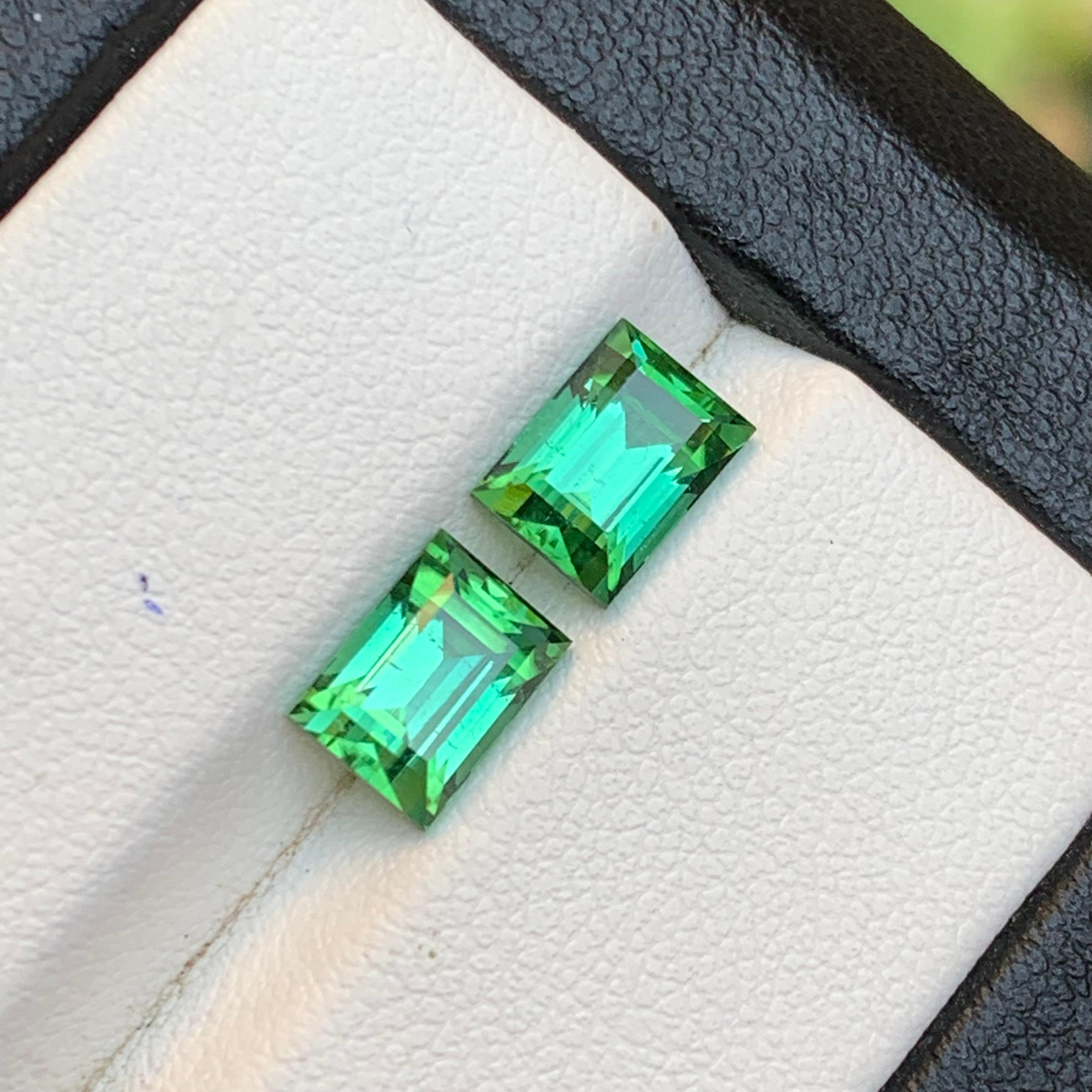 Taille coussin Paire de pierres précieuses en vrac Greene Greene Greene Greene & Greene Naturelle 3.10Ct Baguette Cut Tourmaline en vente