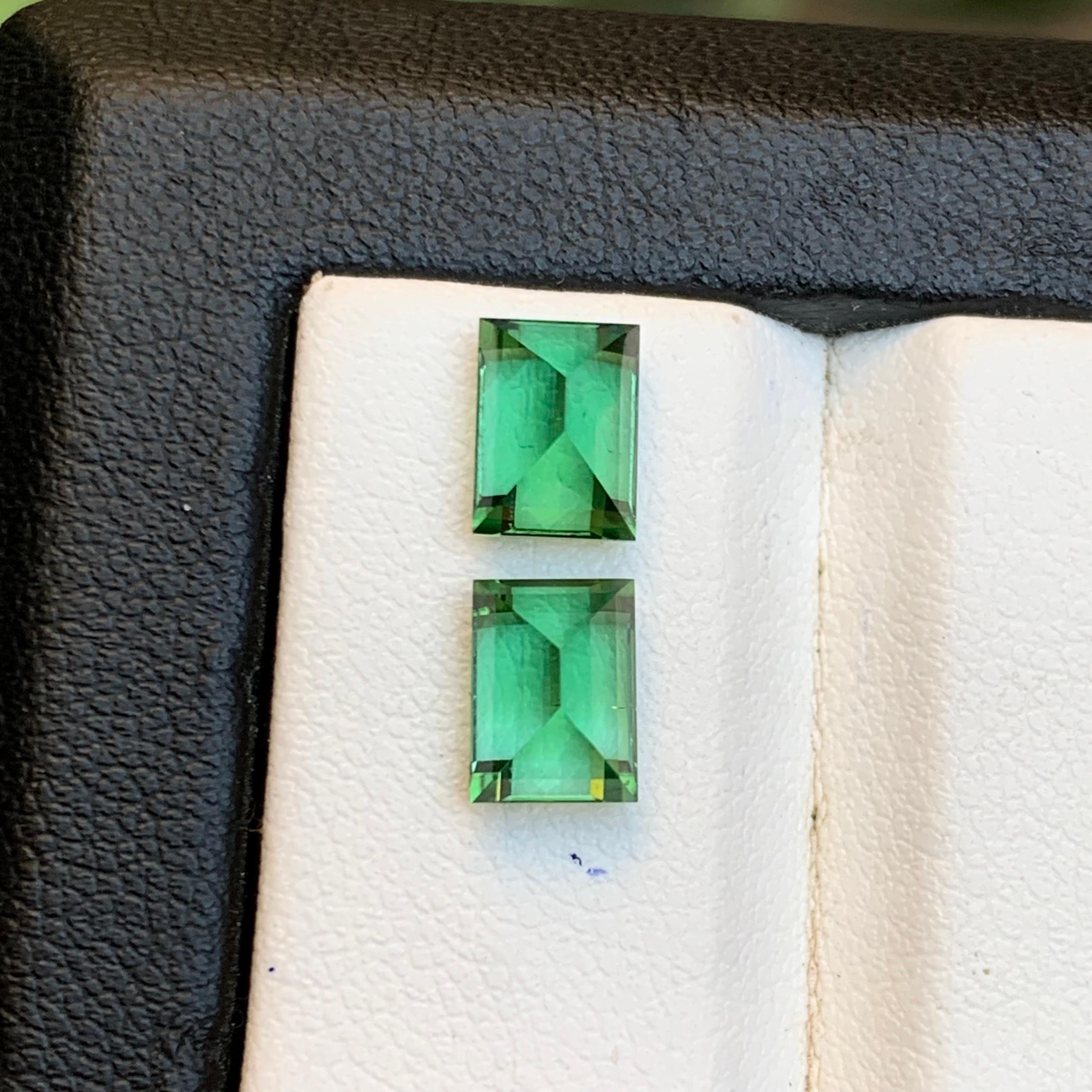 Paire de pierres précieuses en vrac Greene Greene Greene Greene & Greene Naturelle 3.10Ct Baguette Cut Tourmaline en vente 1