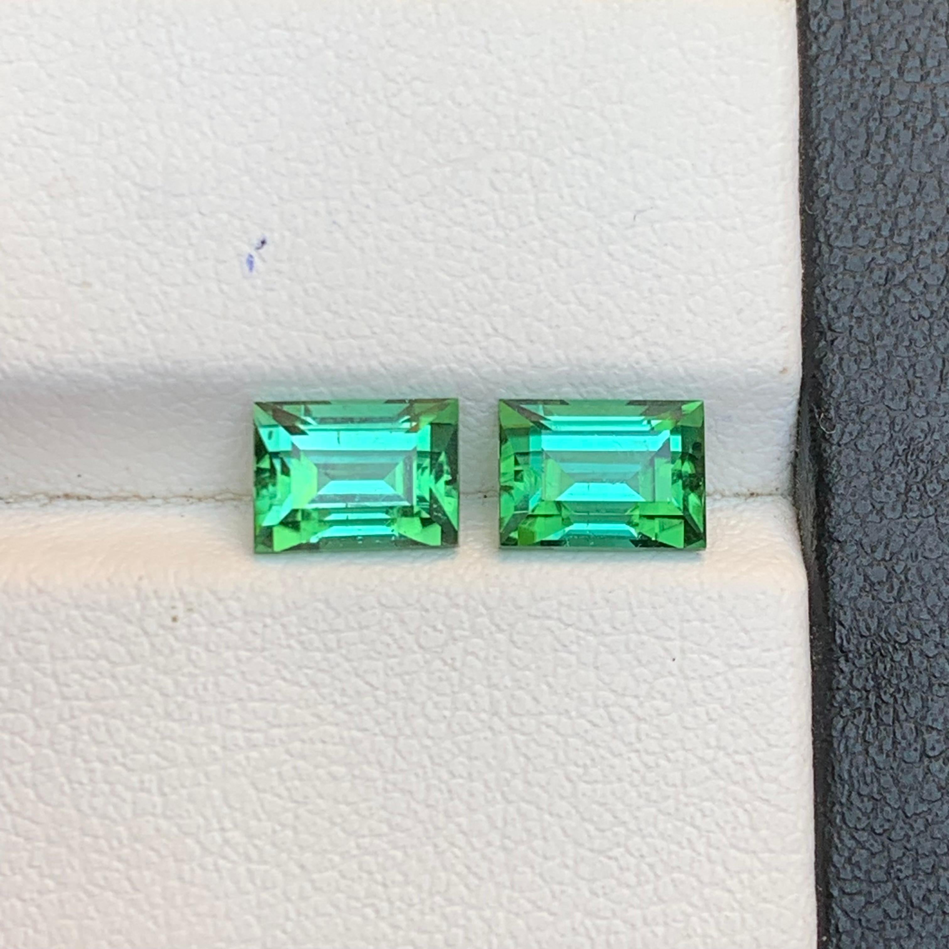 Paire de pierres précieuses en vrac Greene Greene Greene Greene & Greene Naturelle 3.10Ct Baguette Cut Tourmaline en vente 3