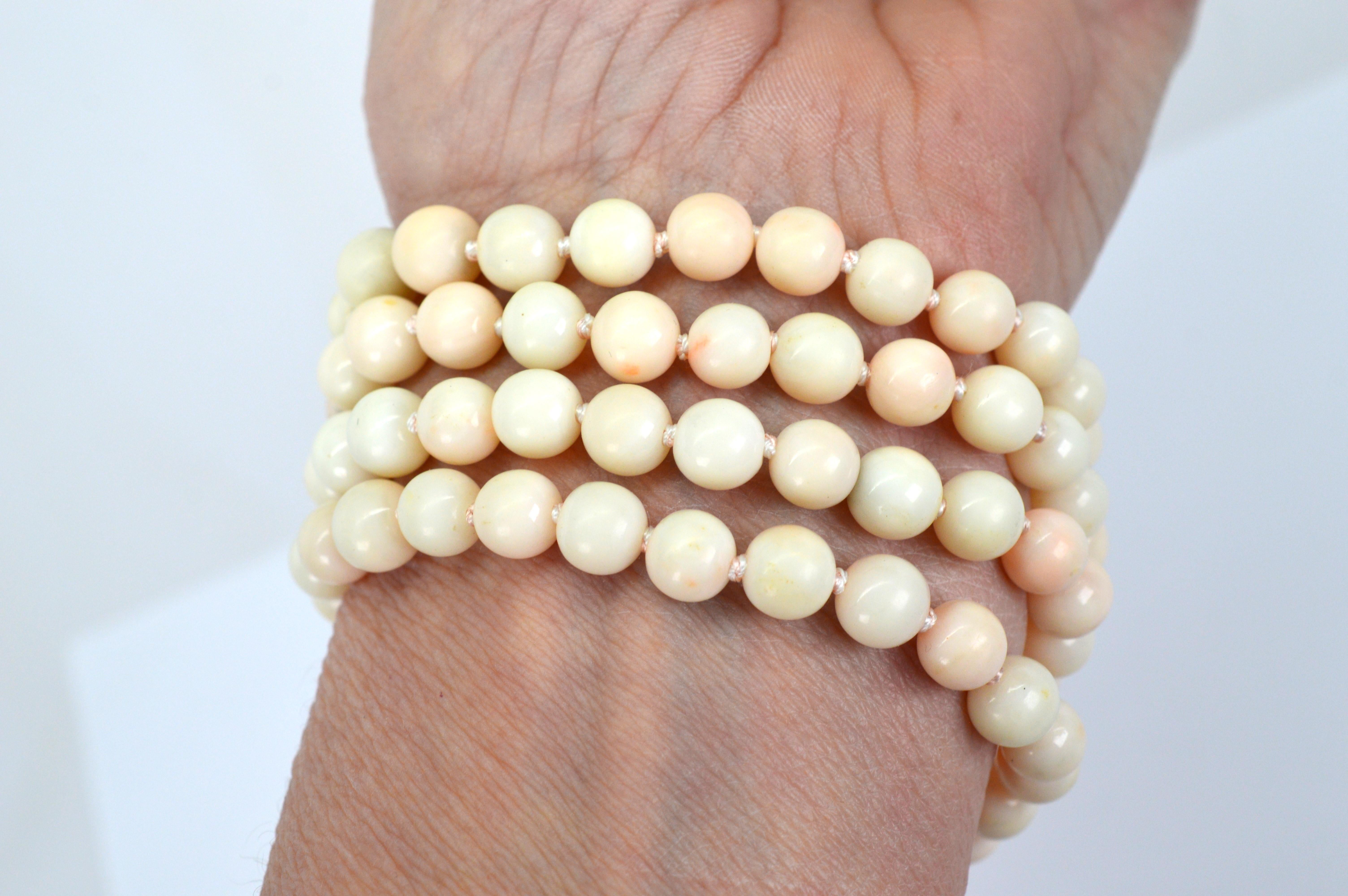 Natural Blush Coral Bead Bracelet w Carved Rose Bud 14 Karat Yellow Gold Clasp For Sale 7