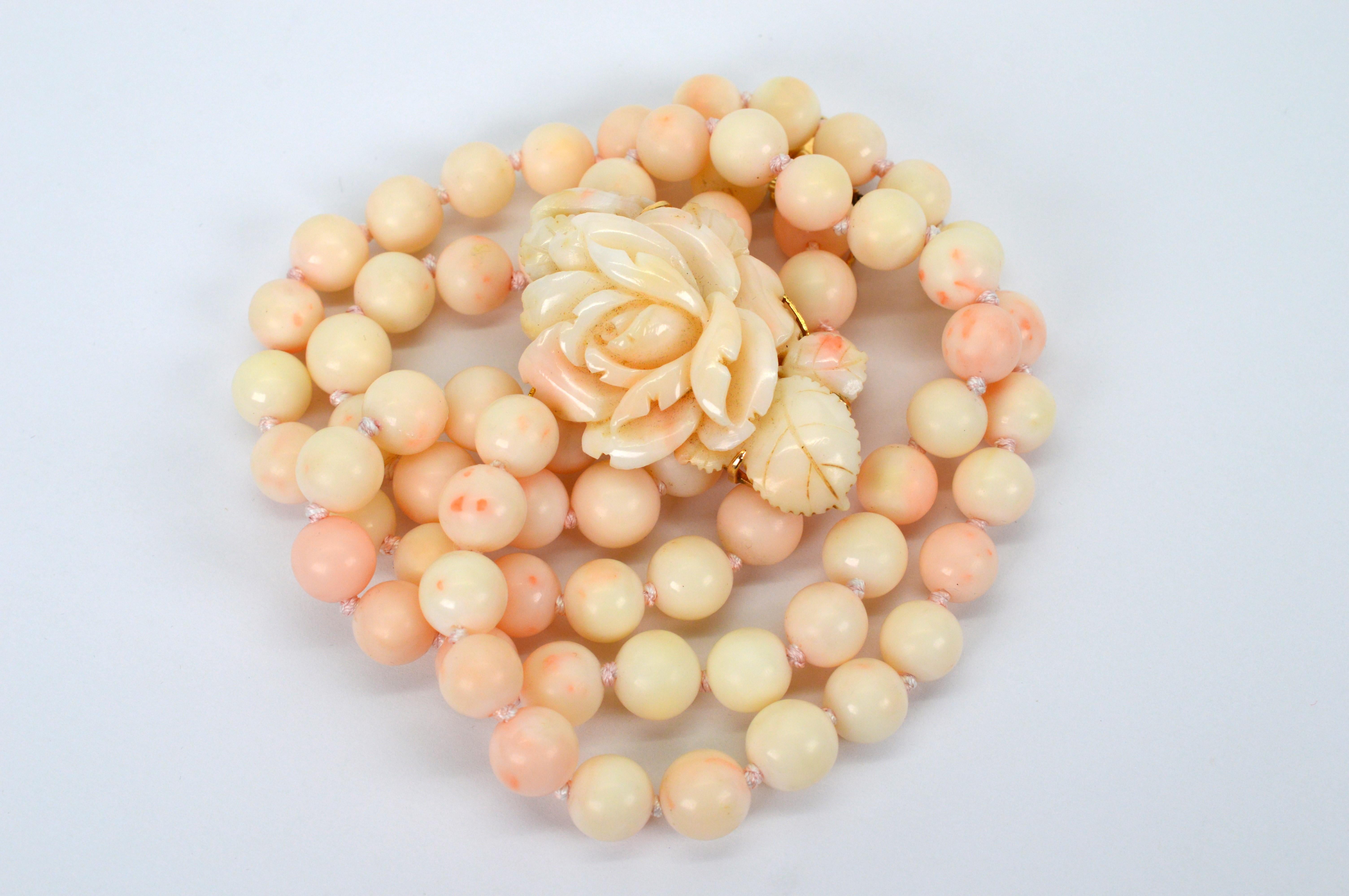 Natural Blush Coral Bead Necklace w Carved Rose Bud 14 Karat Yellow Gold Clasp For Sale 6