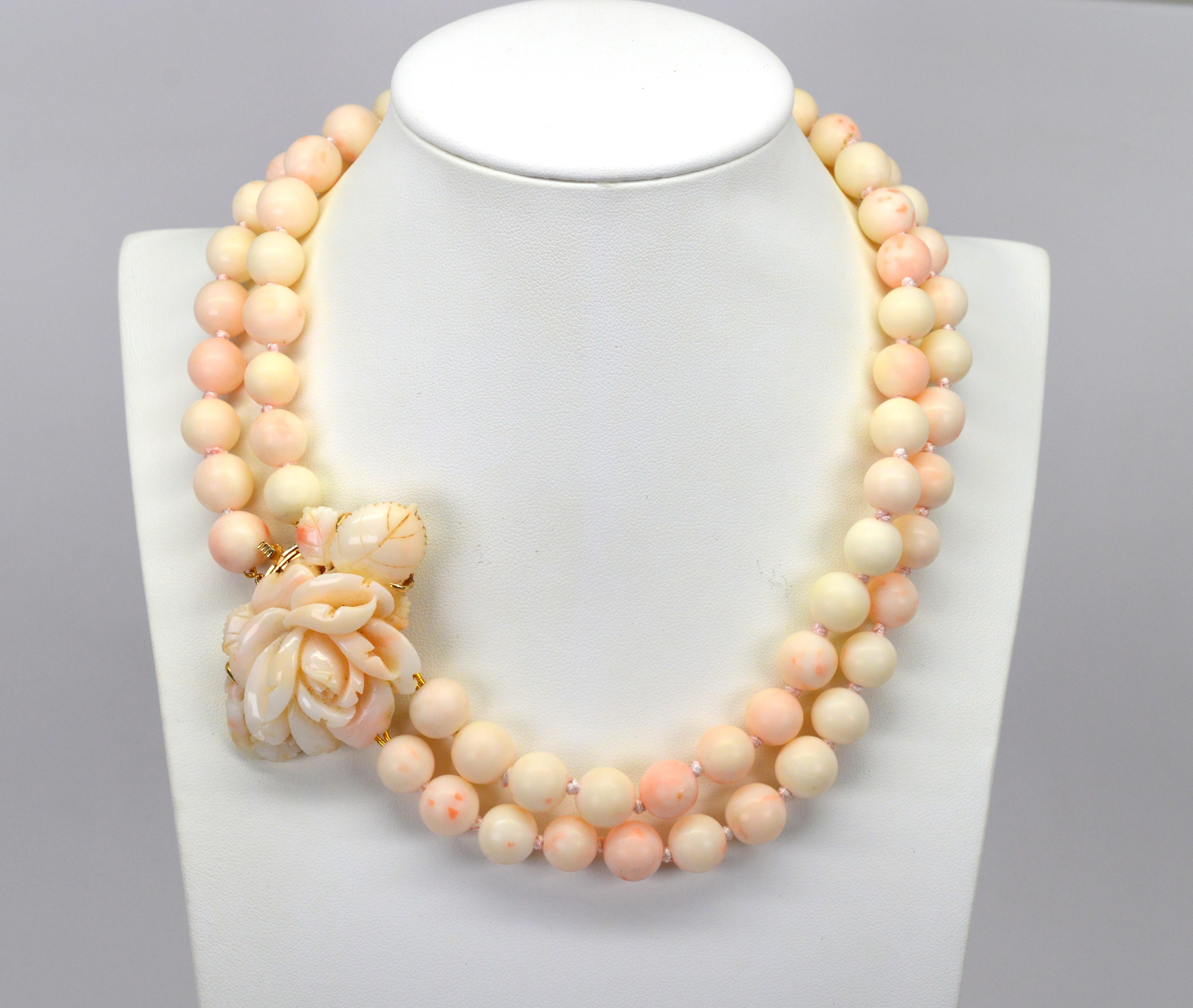 Natural Blush Coral Bead Necklace w Carved Rose Bud 14 Karat Yellow Gold Clasp For Sale 7