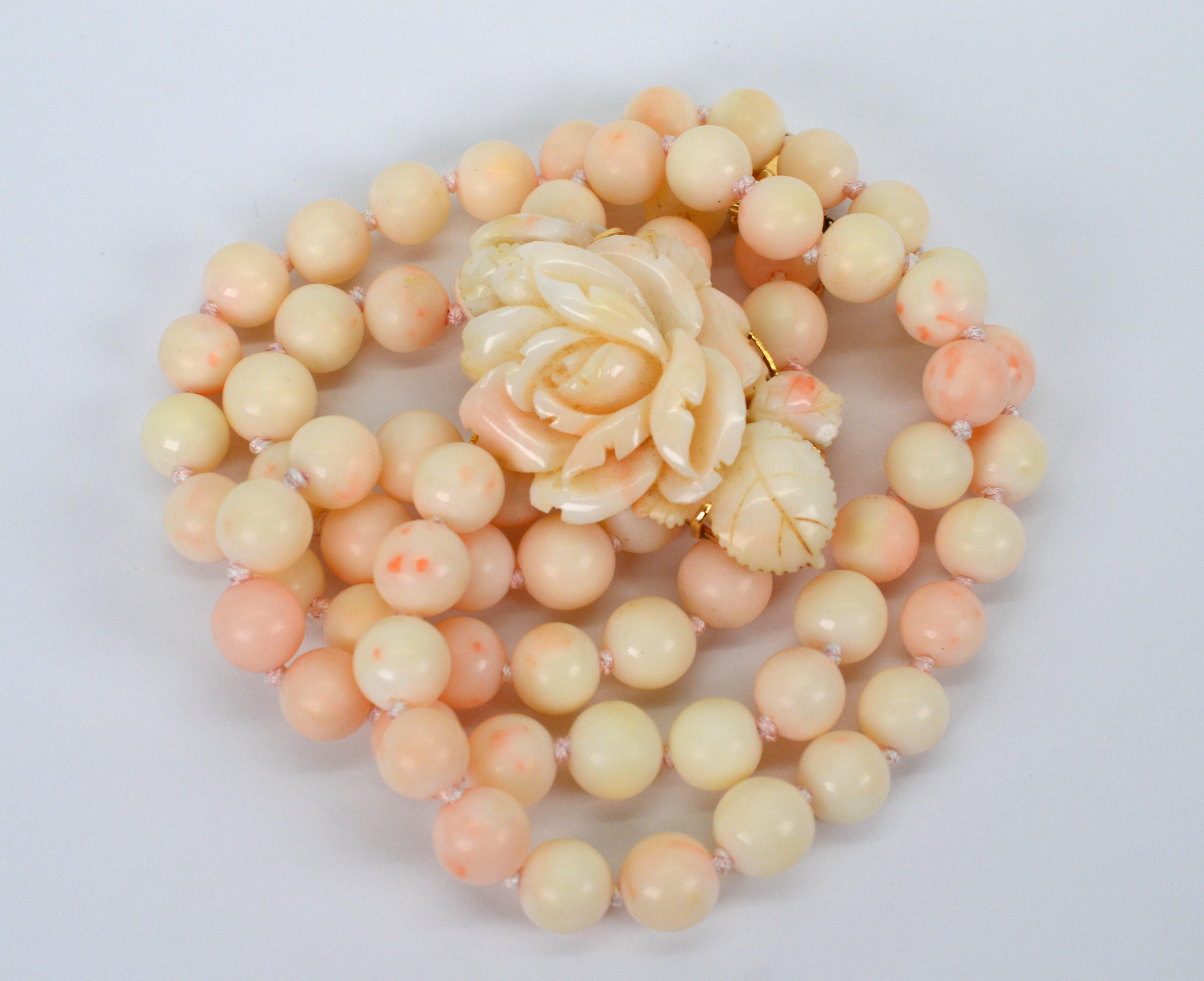 Natural Blush Coral Bead Necklace w Carved Rose Bud 14 Karat Yellow Gold Clasp For Sale 1