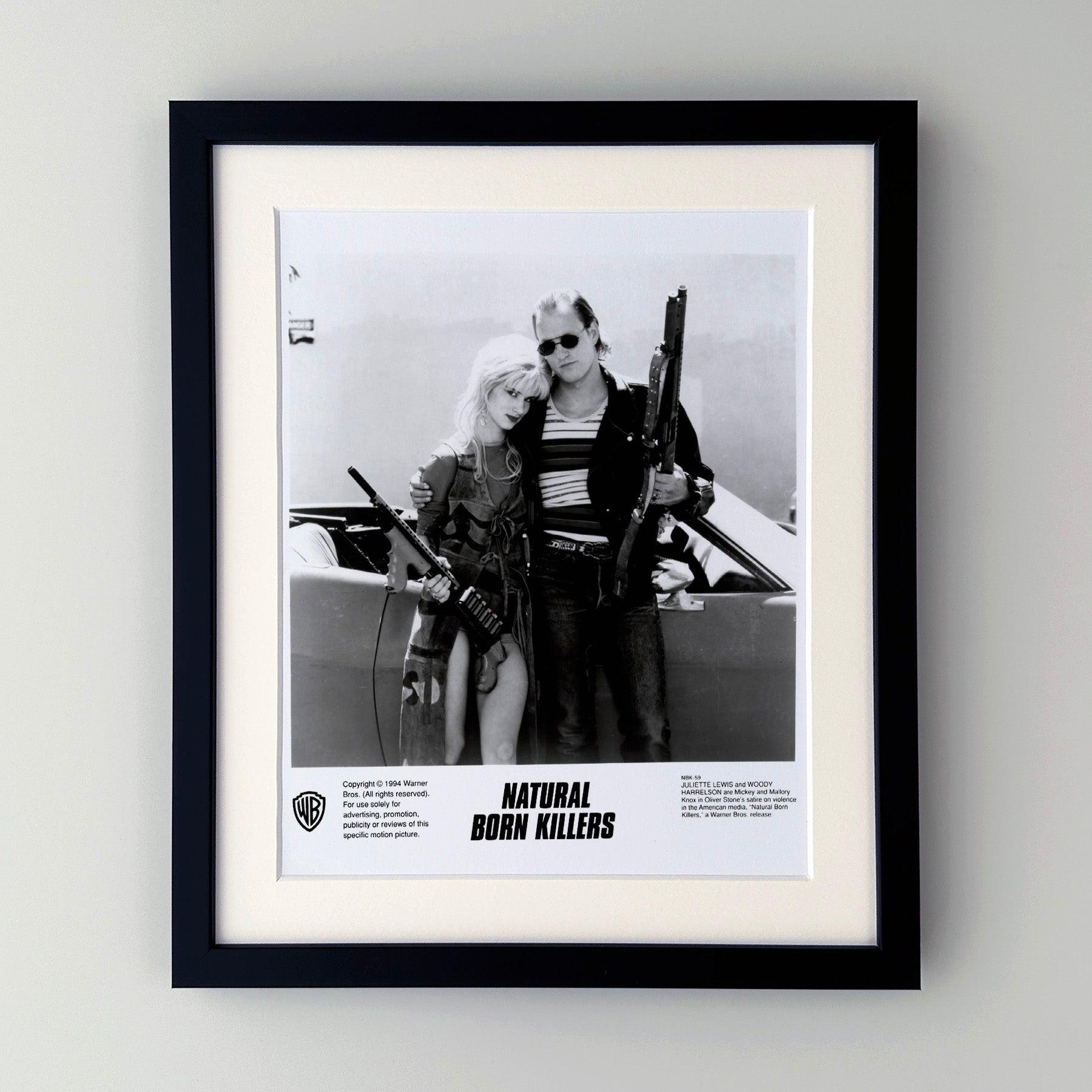 Original 8x10 inches Publicity Film Still for Natural Born Killers (1994) avec Woody Harrelson et Juliette Lewis et réalisé par Oliver Stone.

Les photos de publicité (film/production) ont été créées pour aider les studios à promouvoir leurs