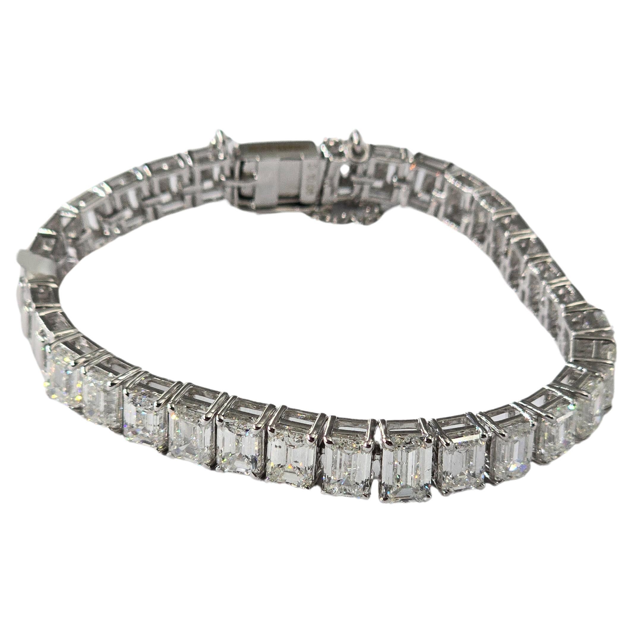 Natural diamond bracelet with 14k gold For Sale
