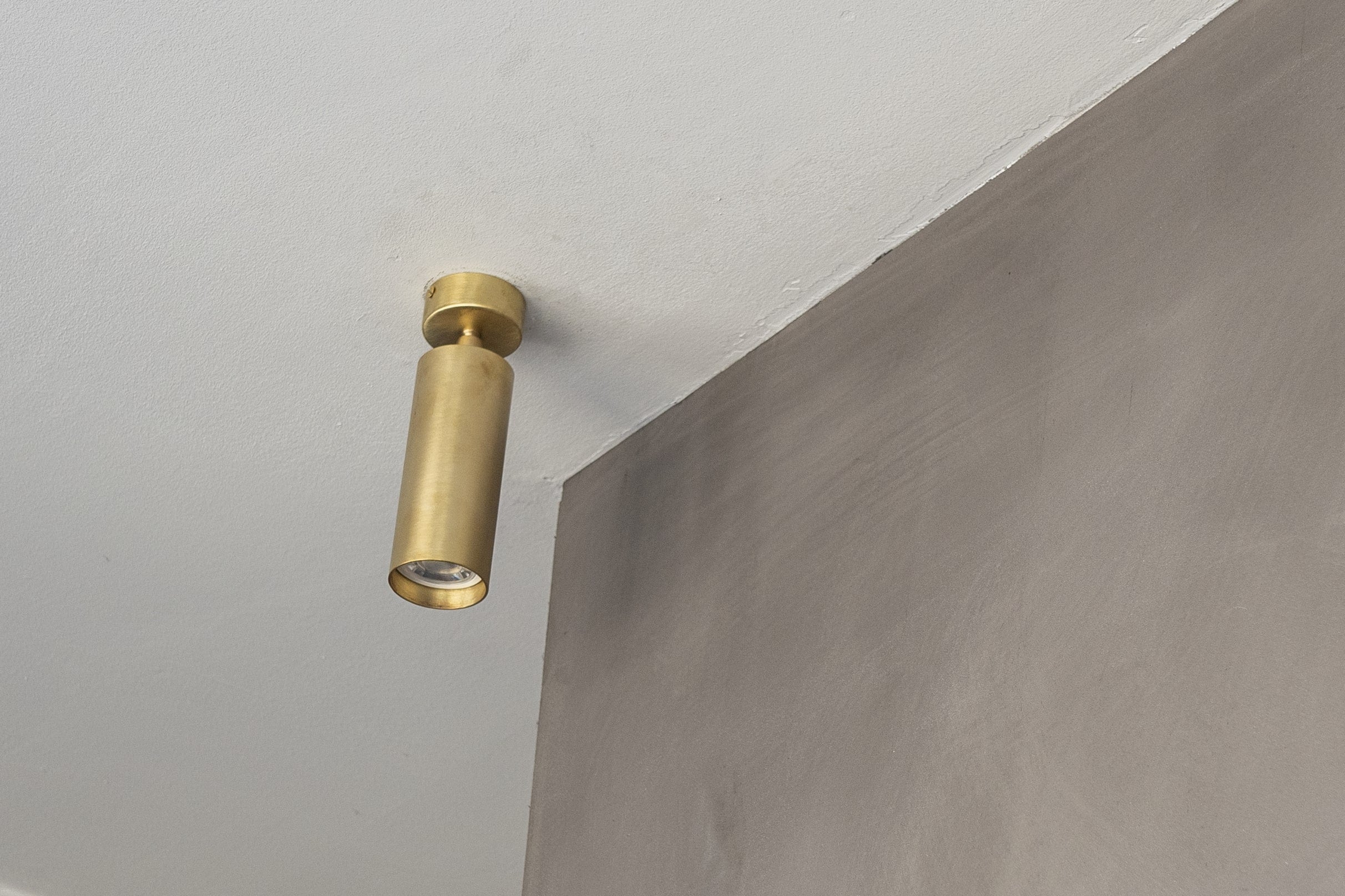 Lámpara de techo contemporánea-moderna de latón natural fabricada a mano en Italia por 247lab Moderno en venta
