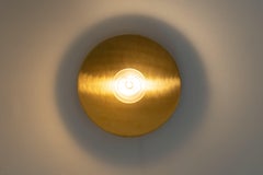 Plafoniera decorativa in ottone naturale, contemporanea e moderna, realizzata a mano in Italia