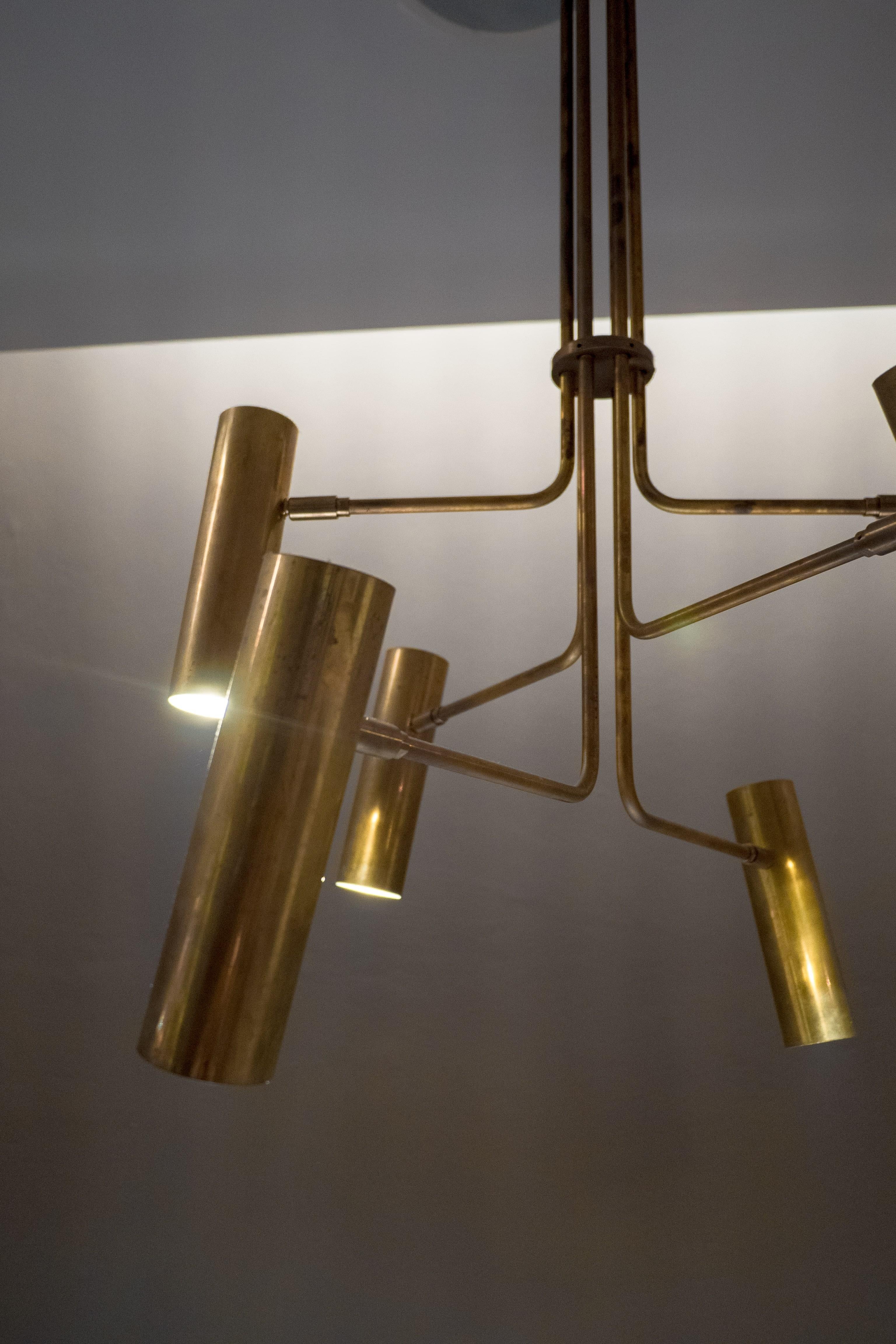 Natural Brass Contemporary-Modern Decorative Chandlier Handcrafted in Italy In New Condition For Sale In Saonara, IT
